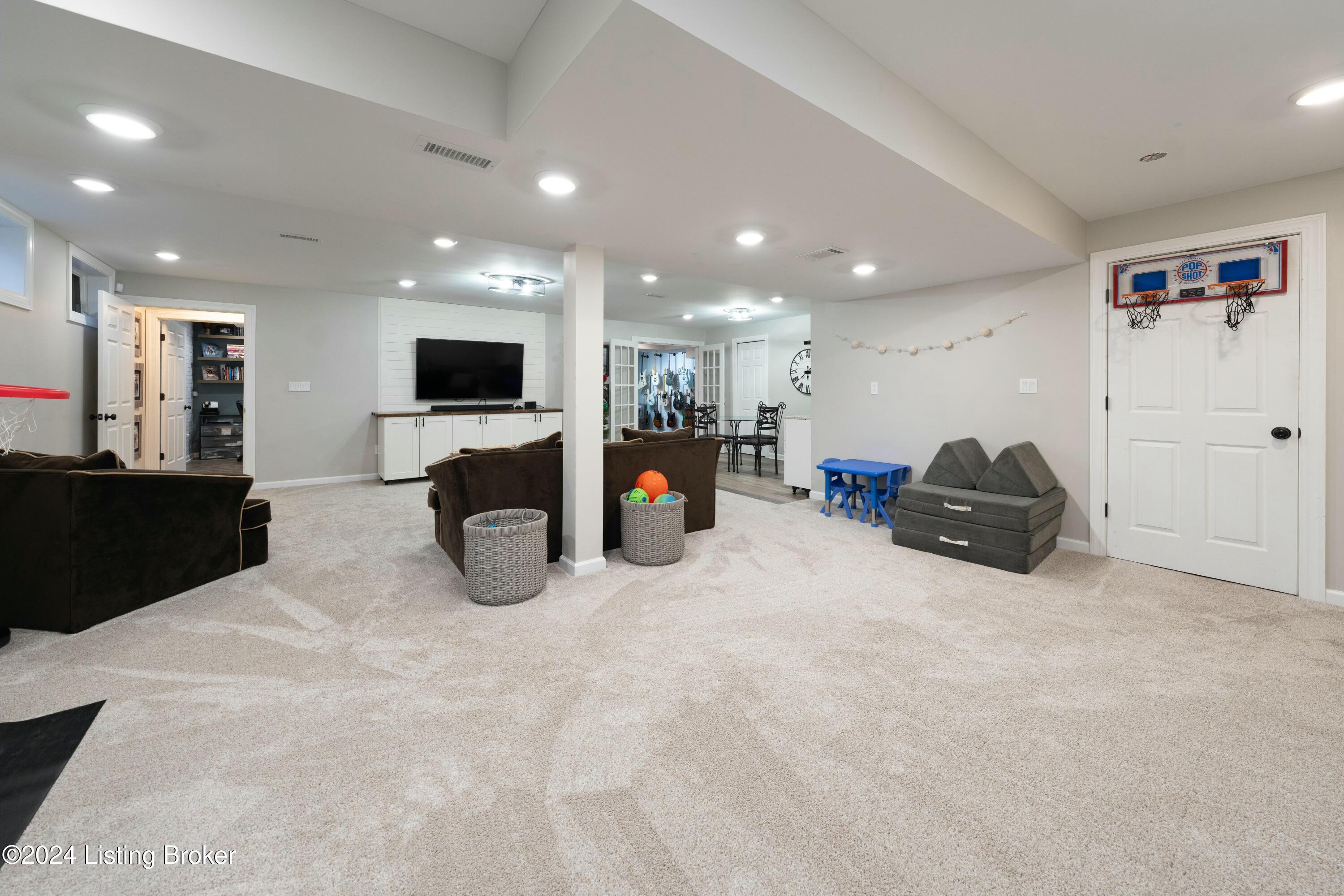 4706 Redbud Forest Pl