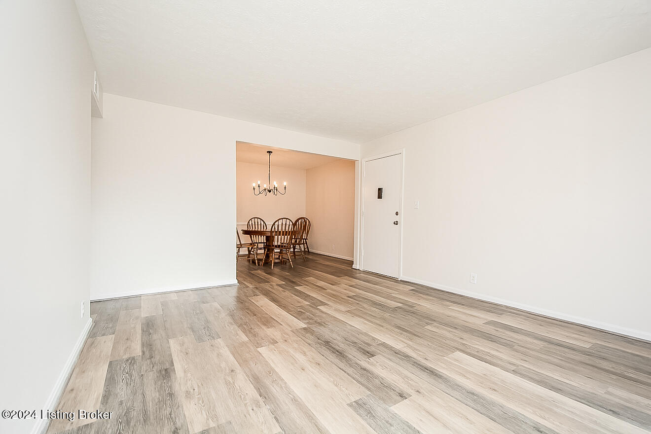 312 Logsdon Ct