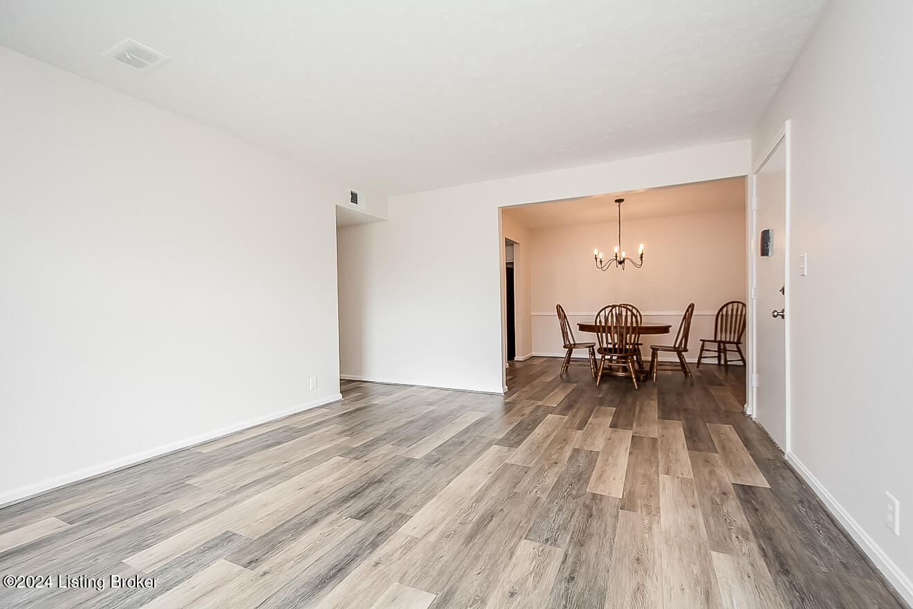 312 Logsdon Ct