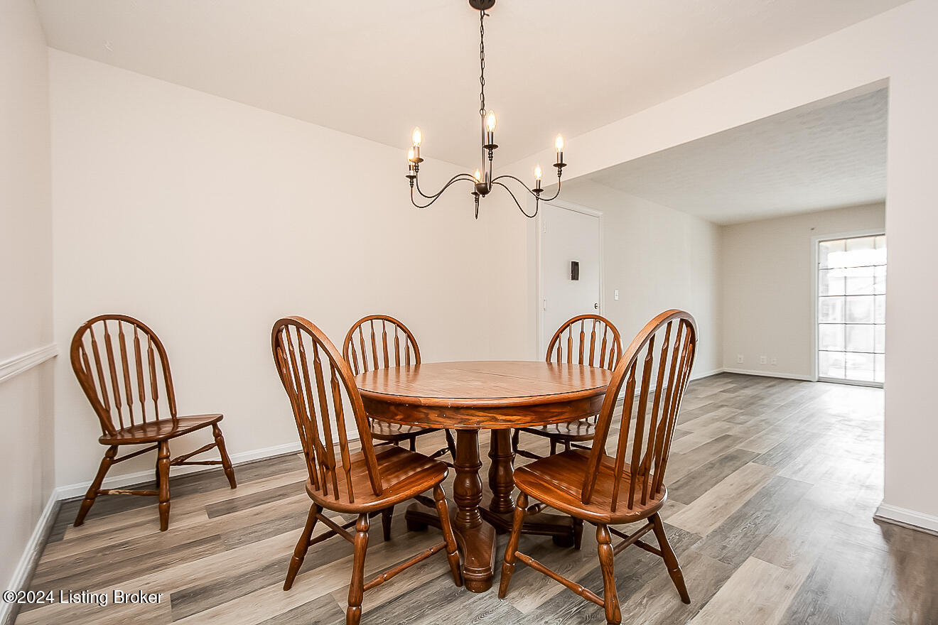 312 Logsdon Ct