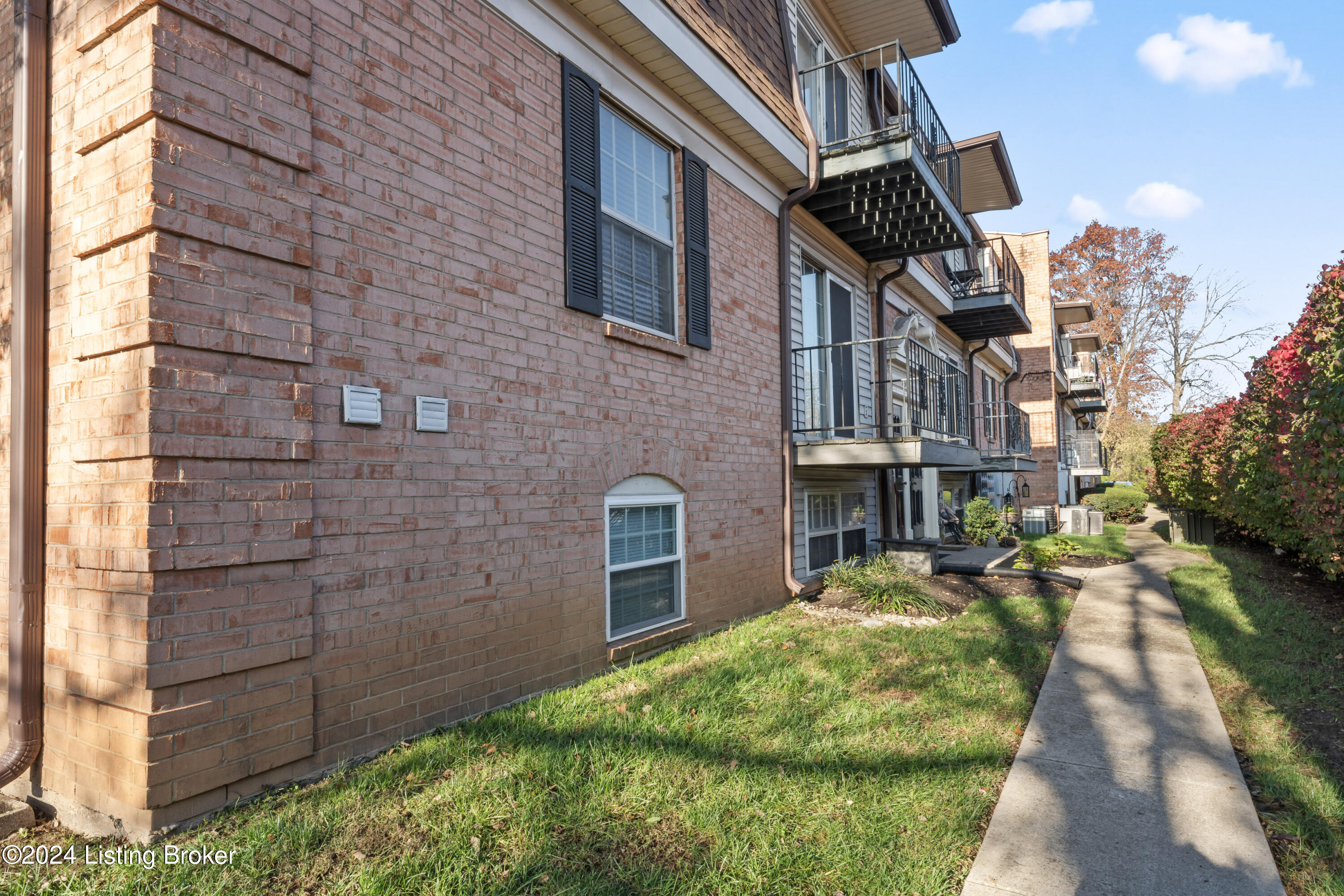 103 Algiers Ct, 3