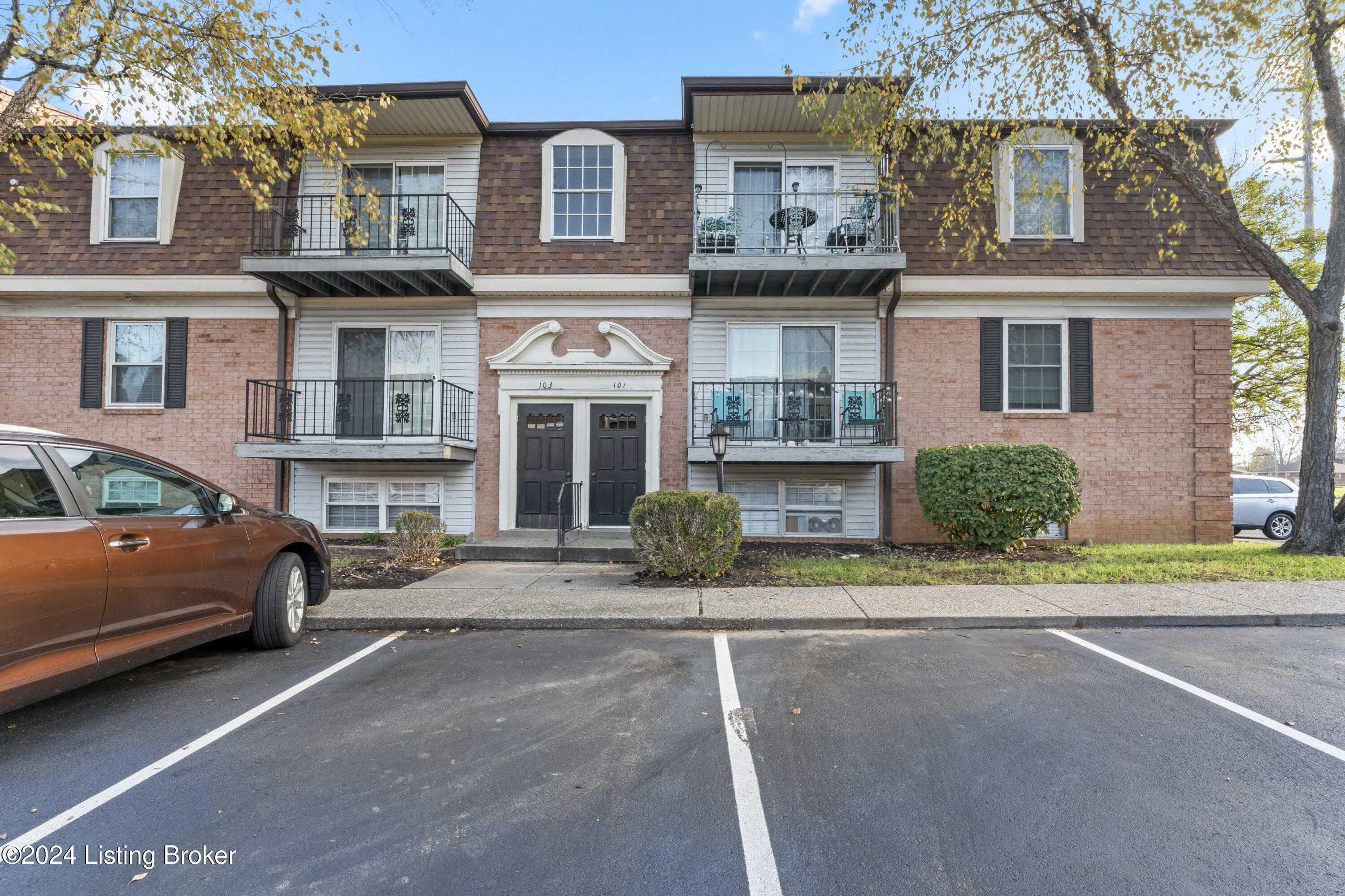 103 Algiers Ct, 3