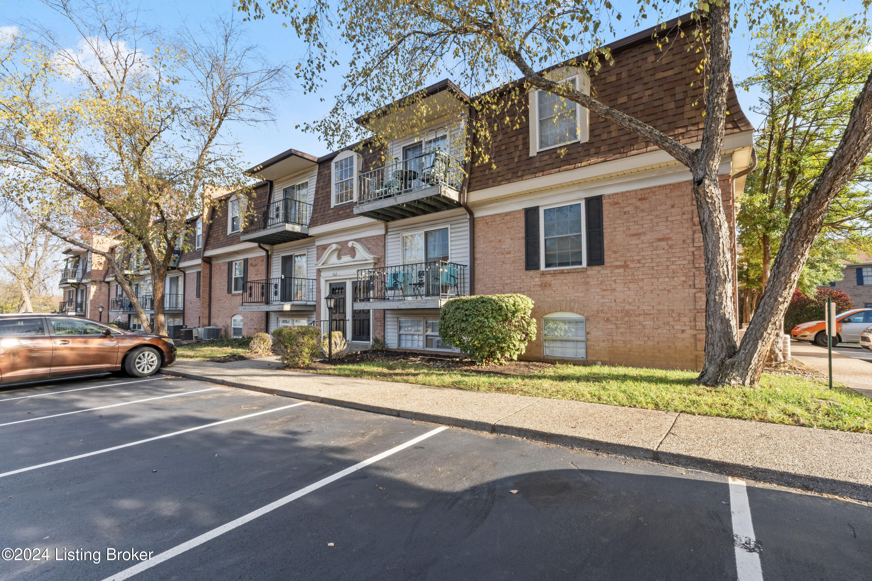 103 Algiers Ct, 3