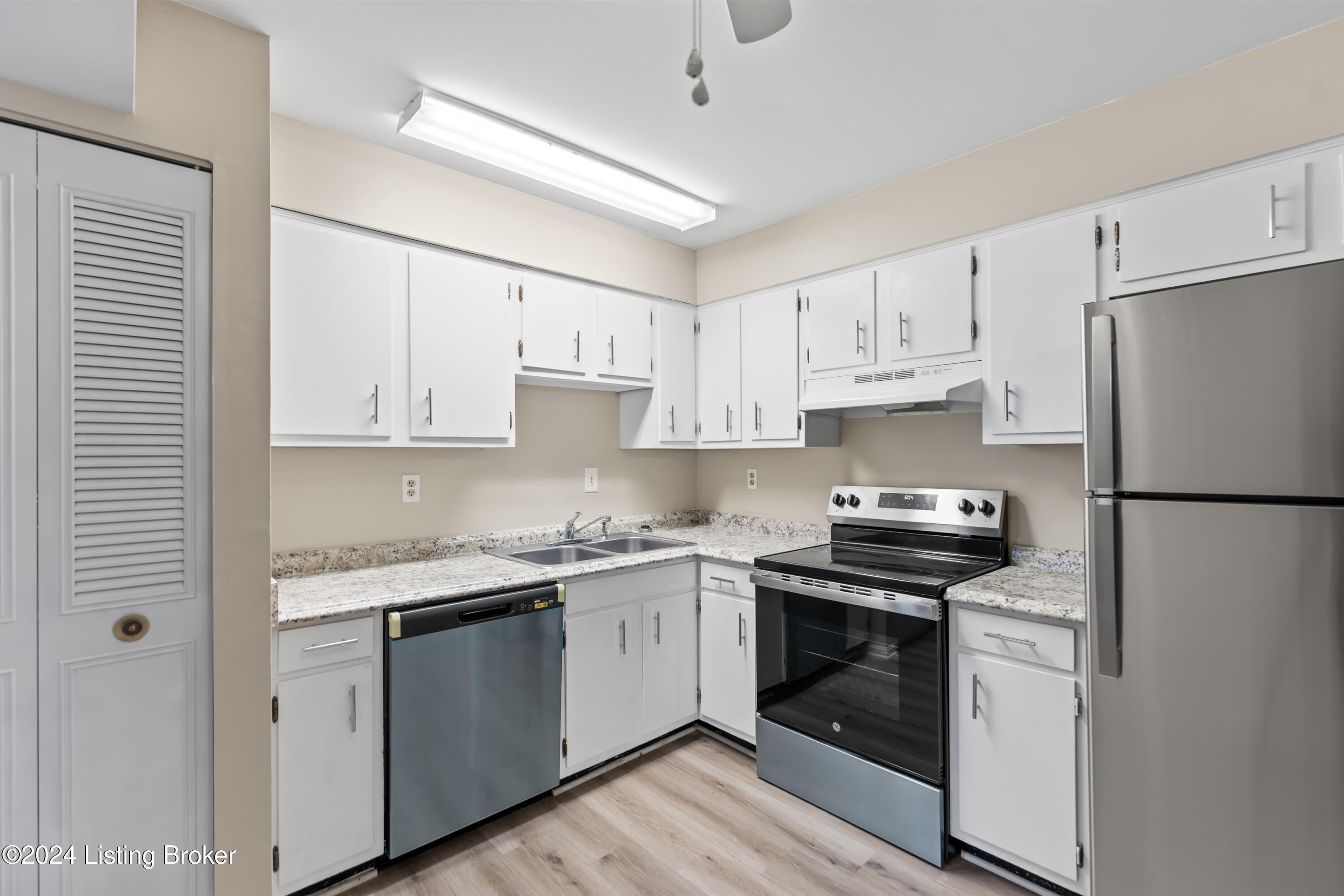 103 Algiers Ct, 3