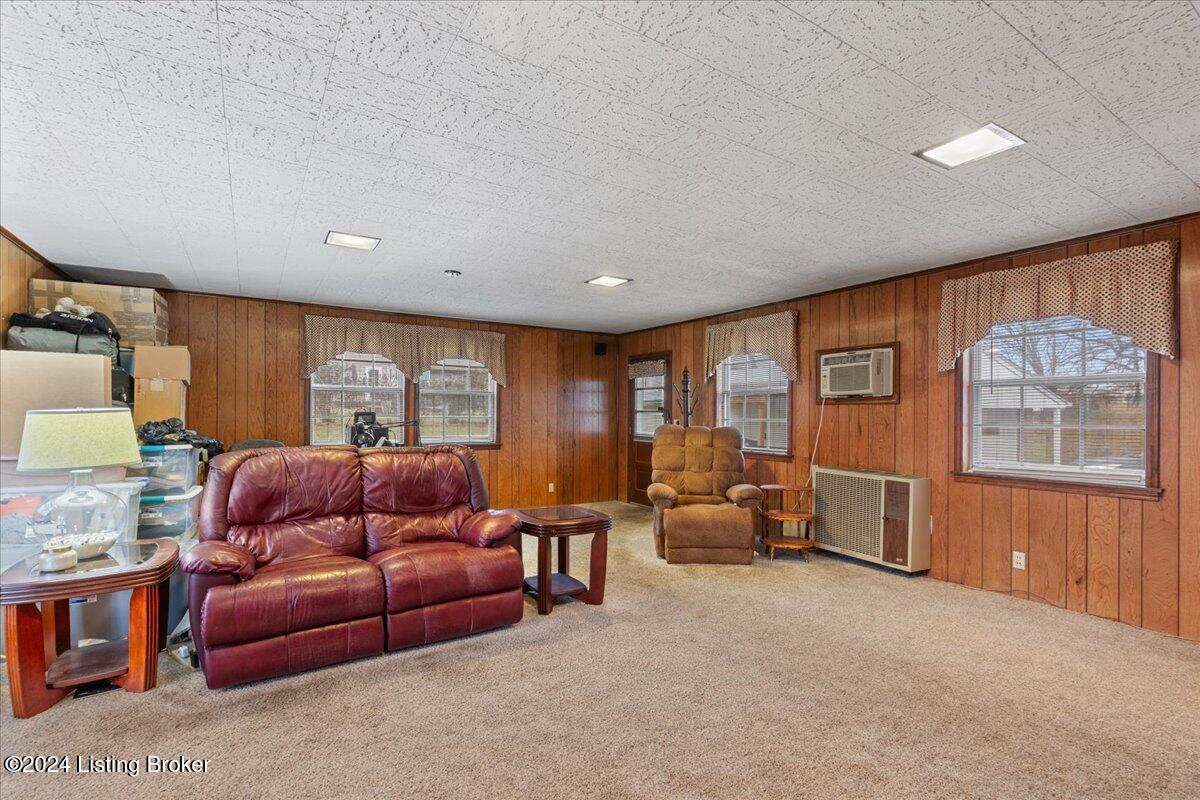 9215 Aylesbury Dr