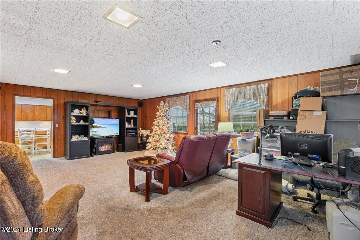 9215 Aylesbury Dr