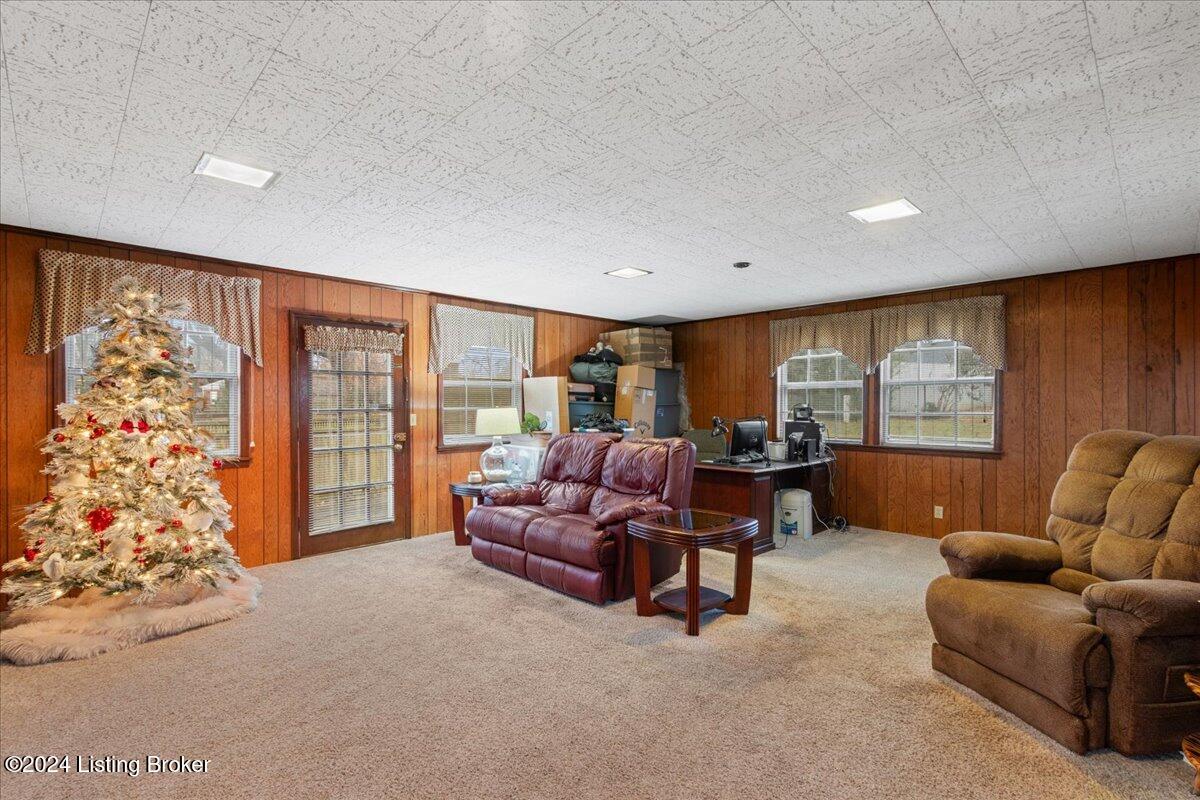 9215 Aylesbury Dr