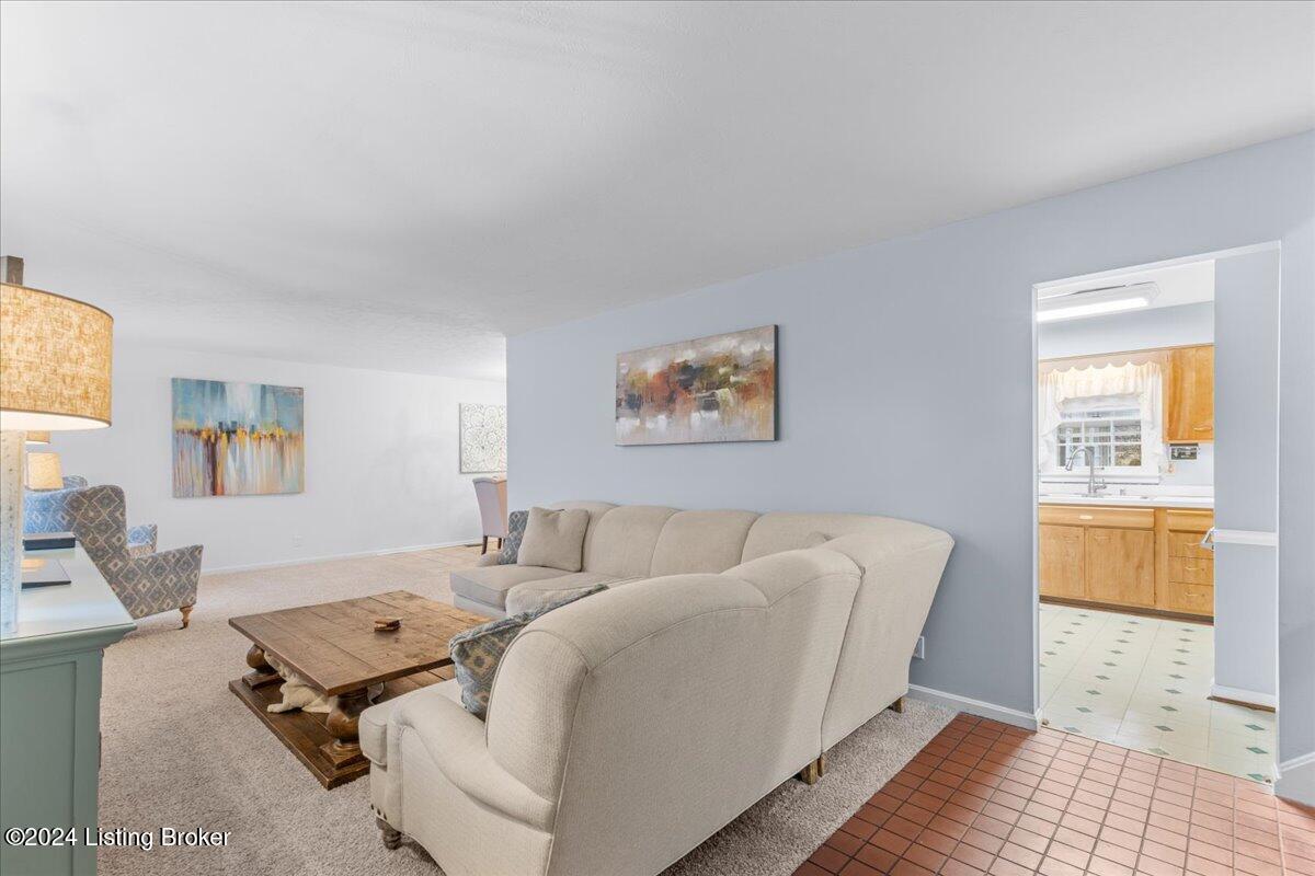9215 Aylesbury Dr