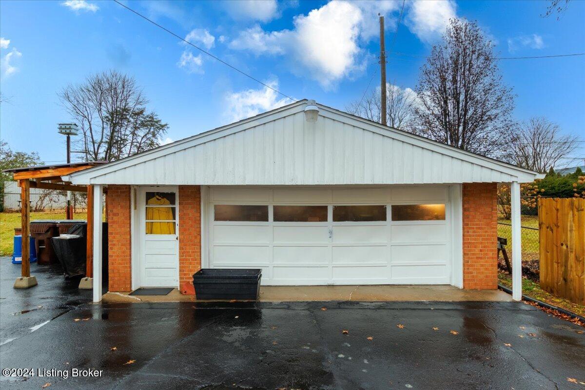 9215 Aylesbury Dr