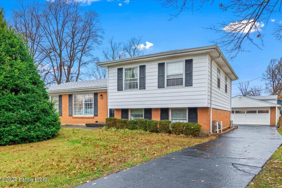 9215 Aylesbury Dr