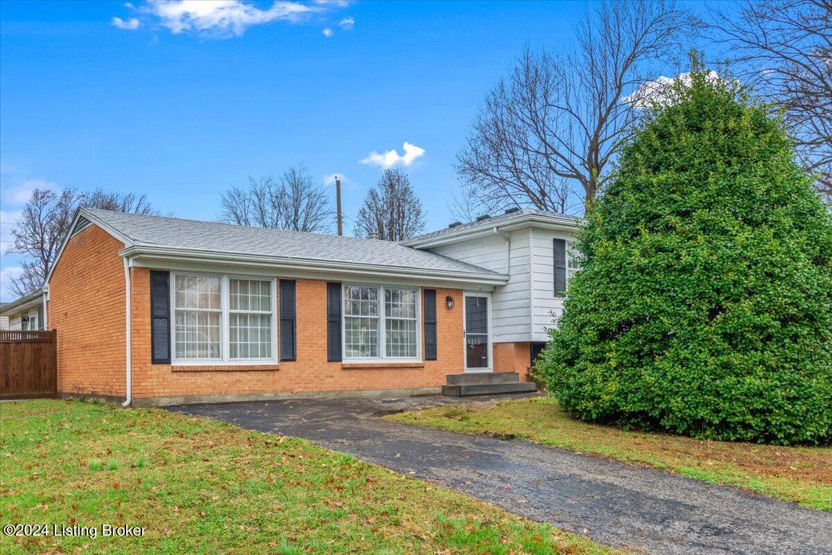 9215 Aylesbury Dr