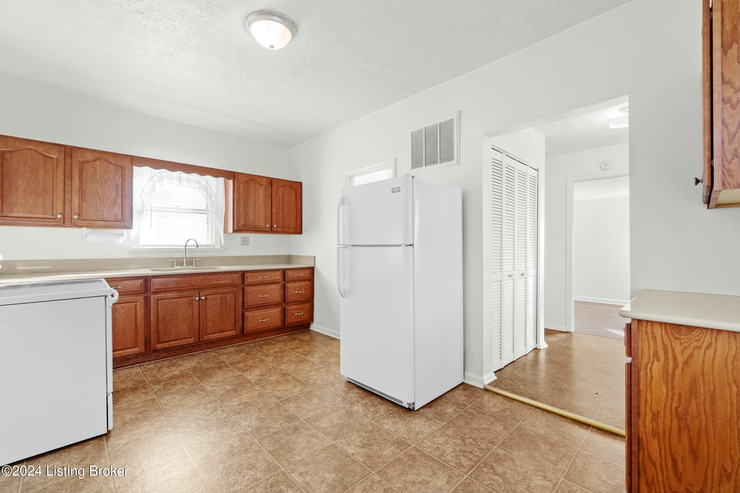 1342 Longfield Ave
