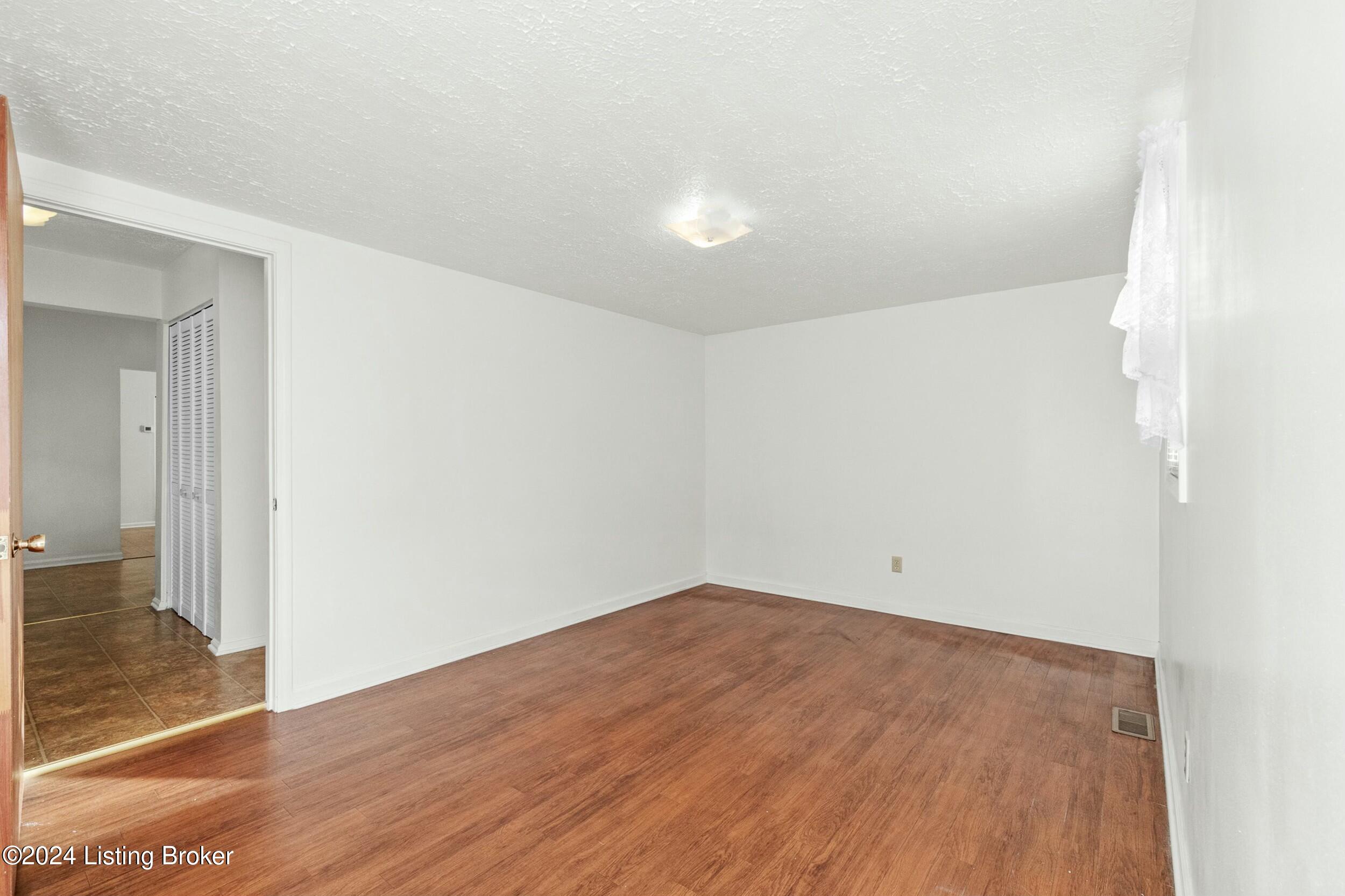 1342 Longfield Ave