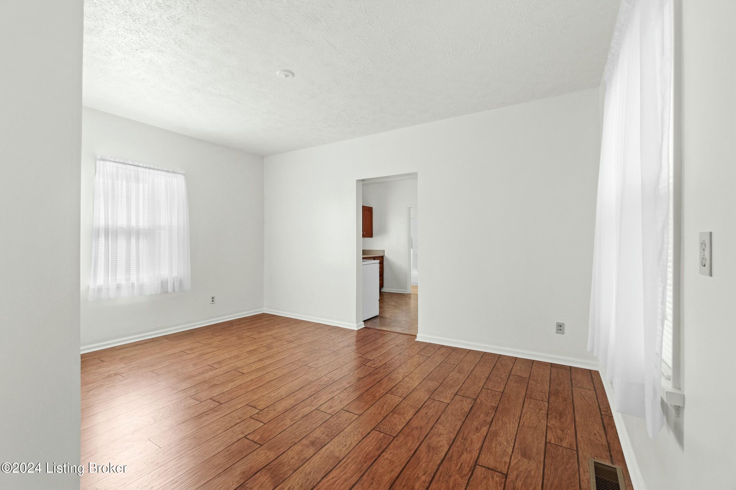 1342 Longfield Ave