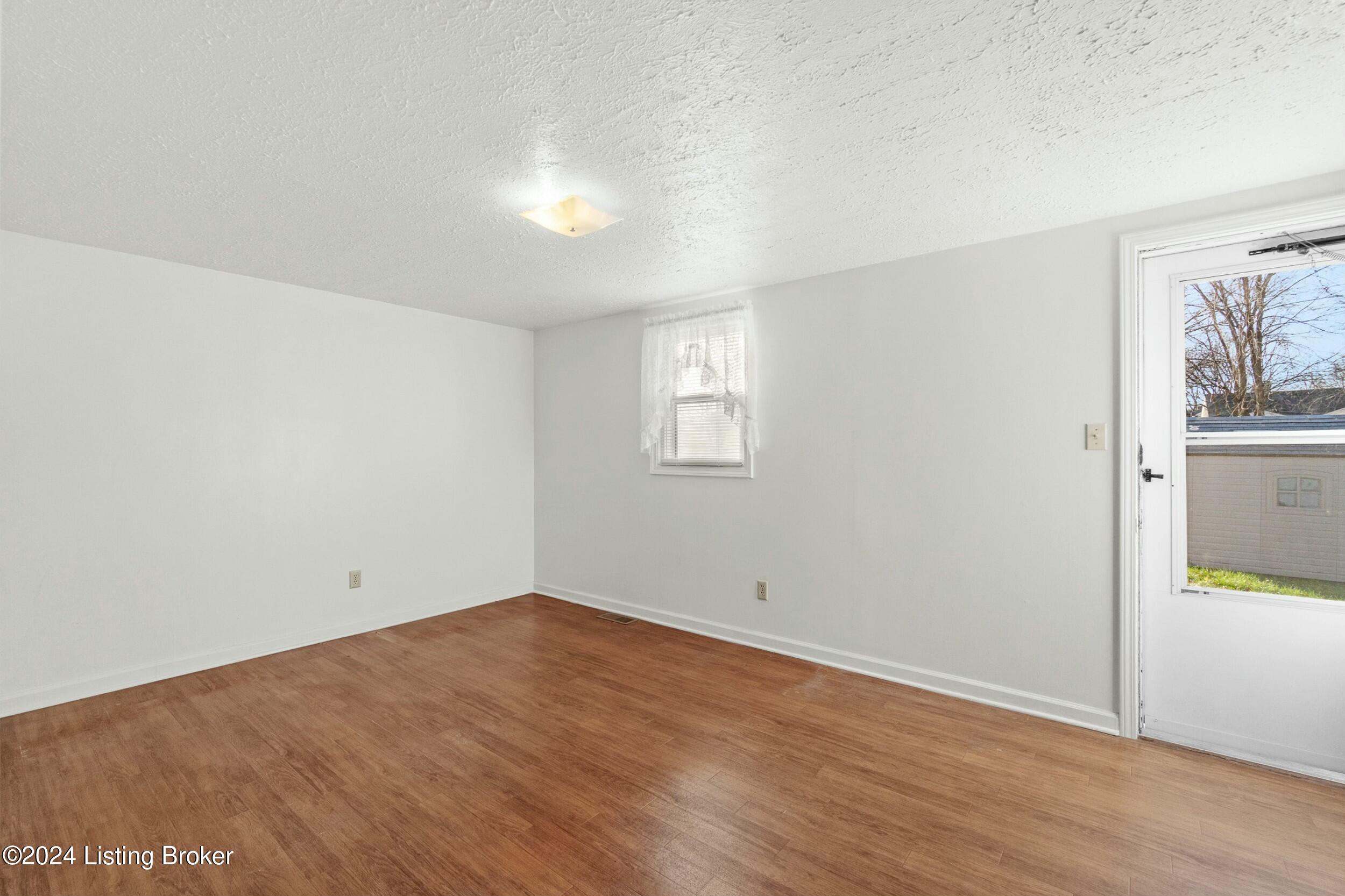 1342 Longfield Ave