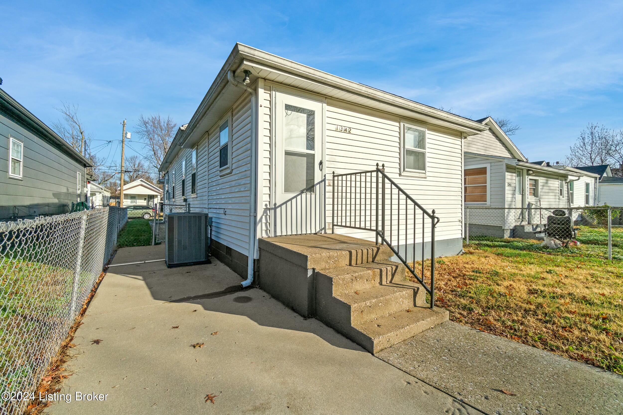 1342 Longfield Ave
