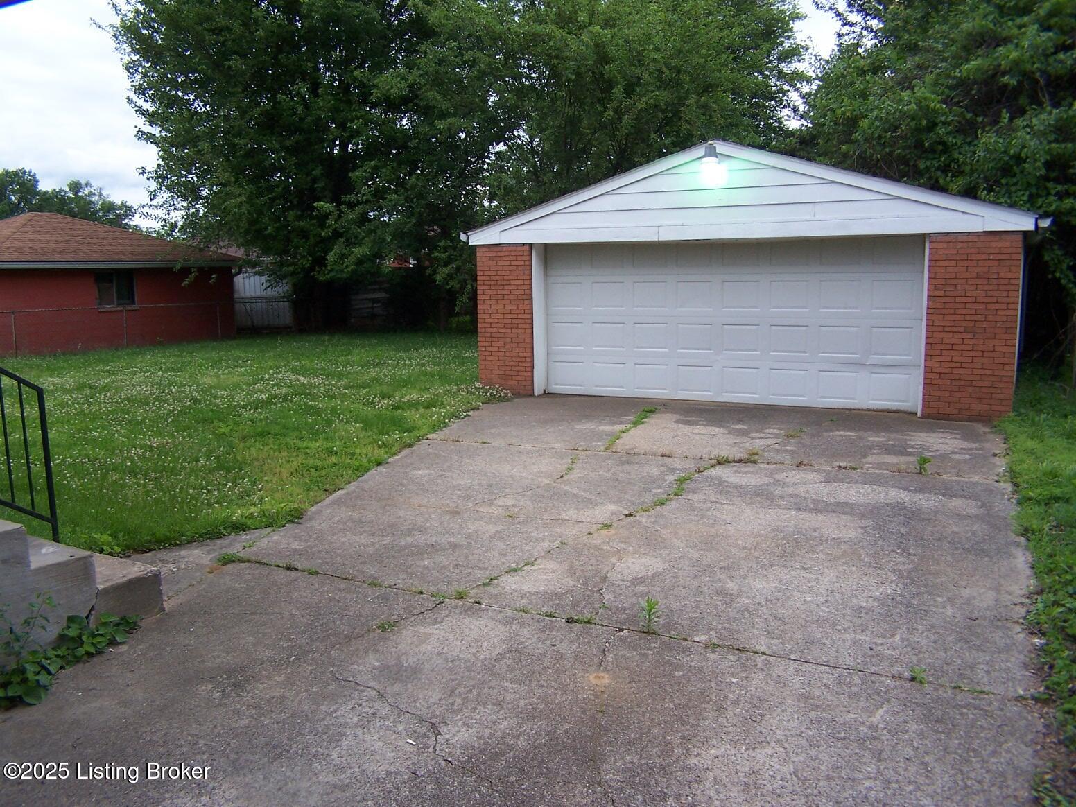 2235 Thurman Dr