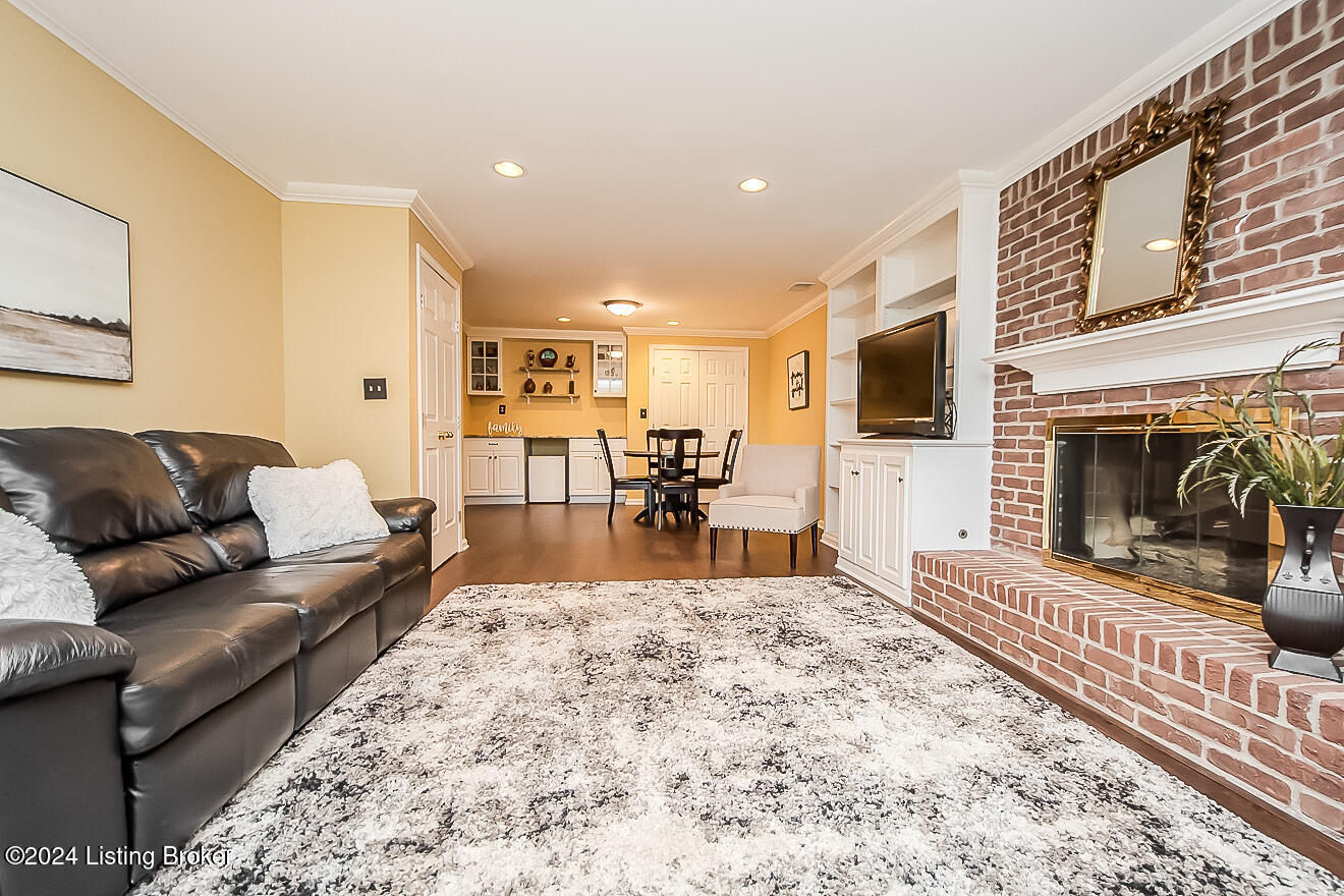 7422 Falls Ridge Ct