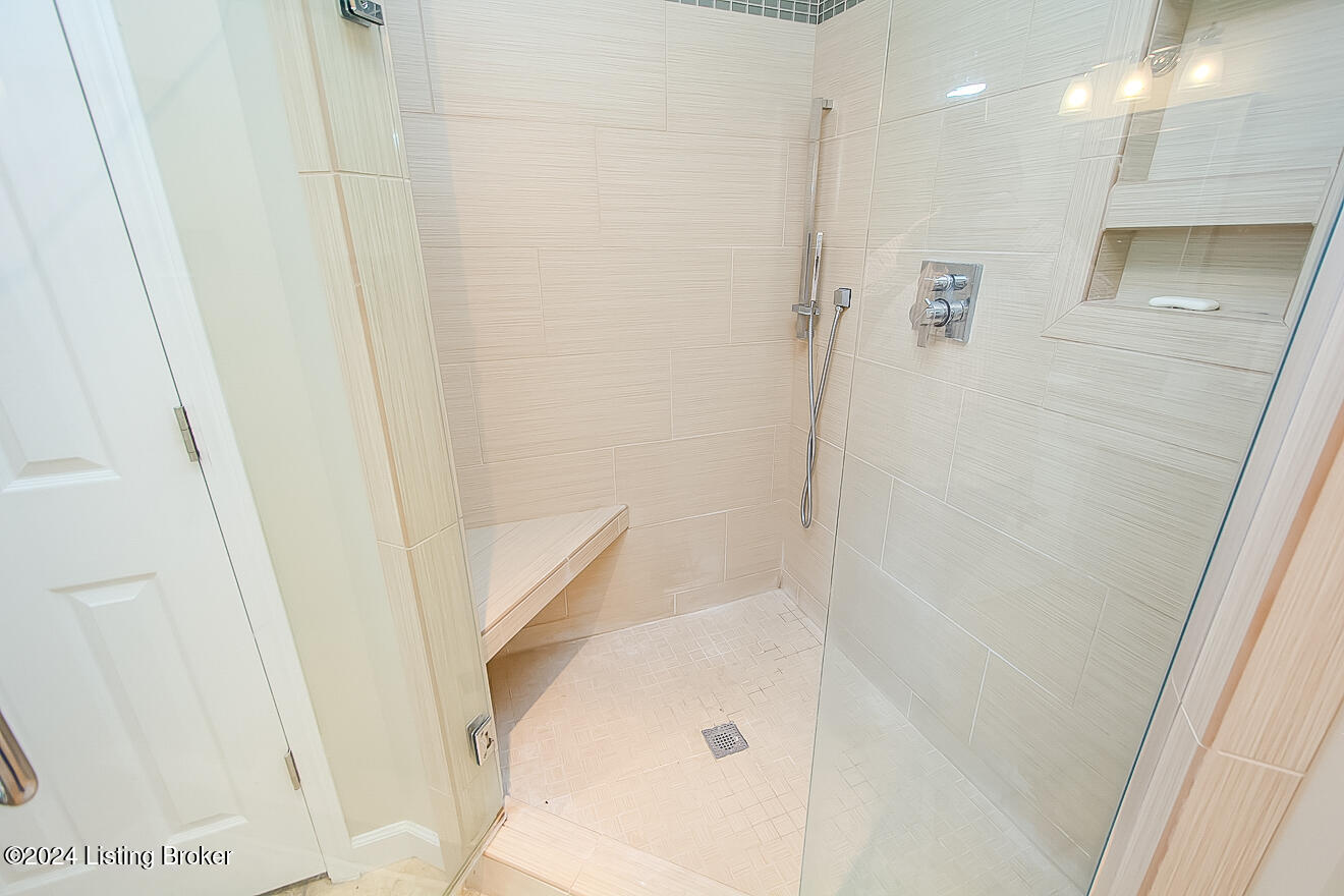7422 Falls Ridge Ct