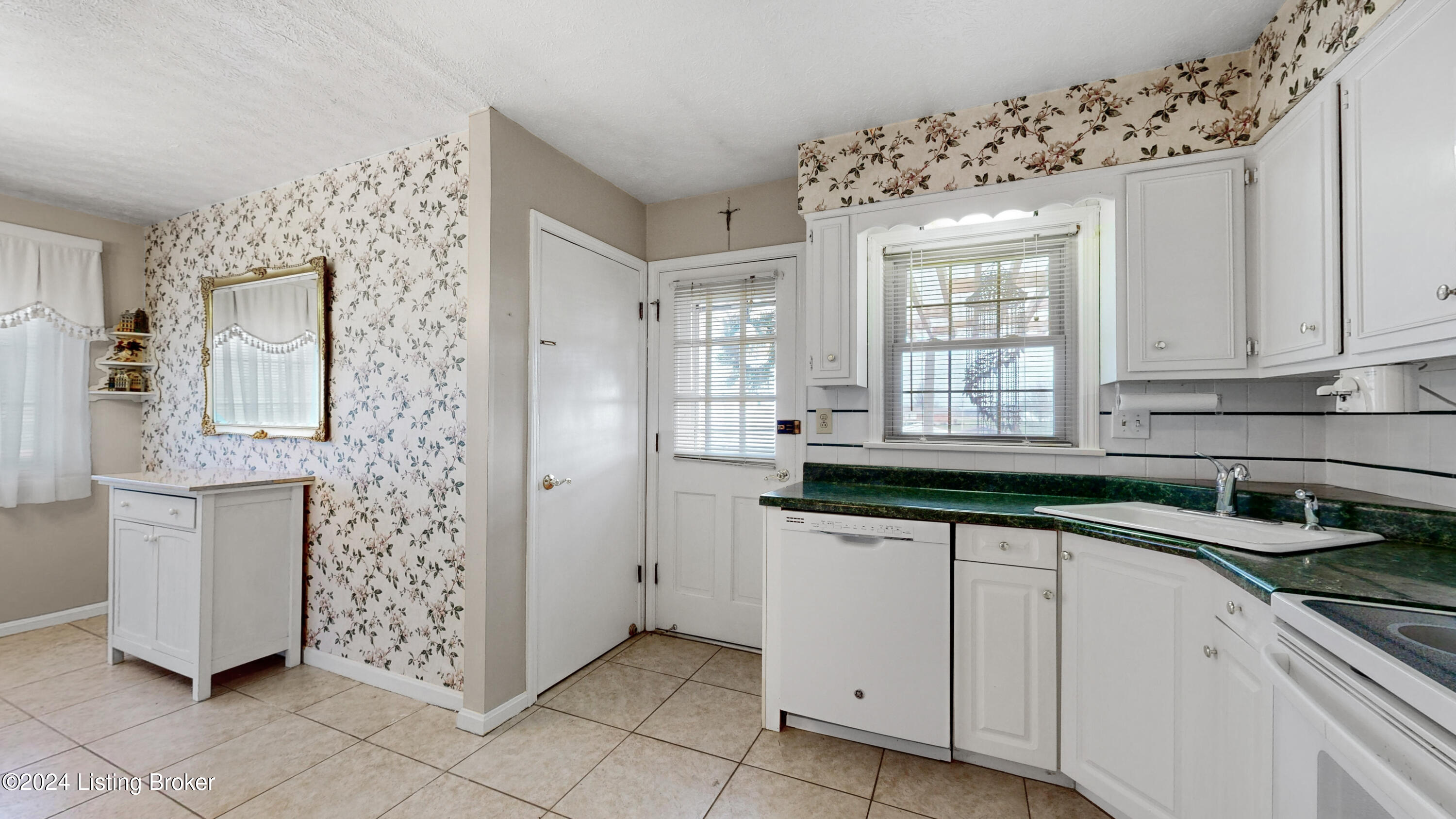210 Ellis Ln