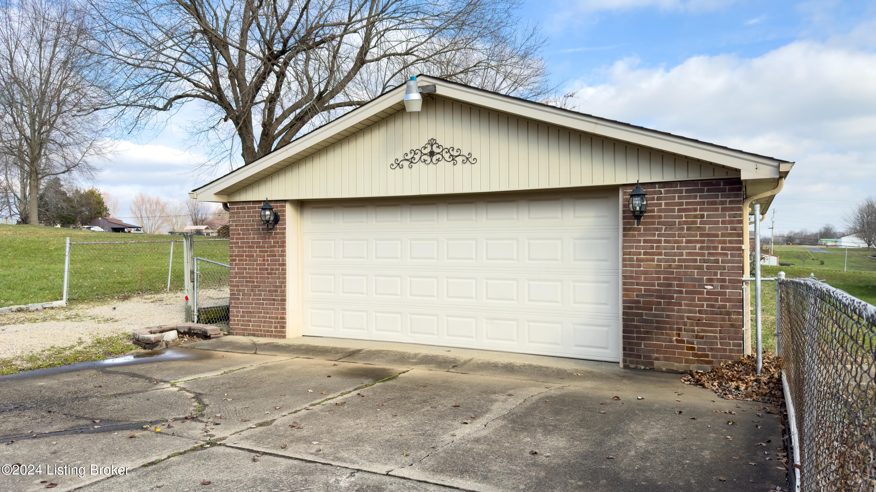 210 Ellis Ln