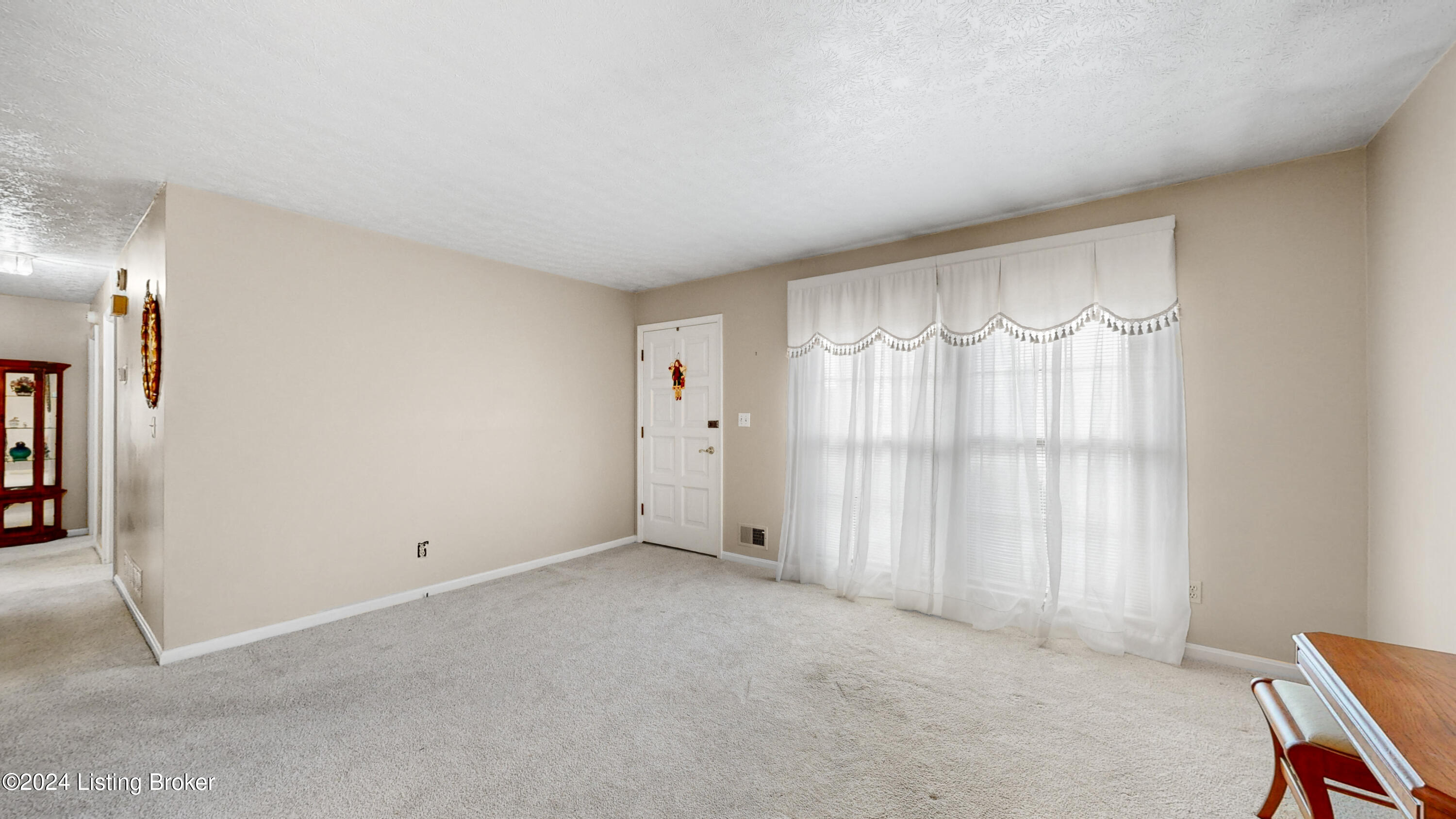 210 Ellis Ln