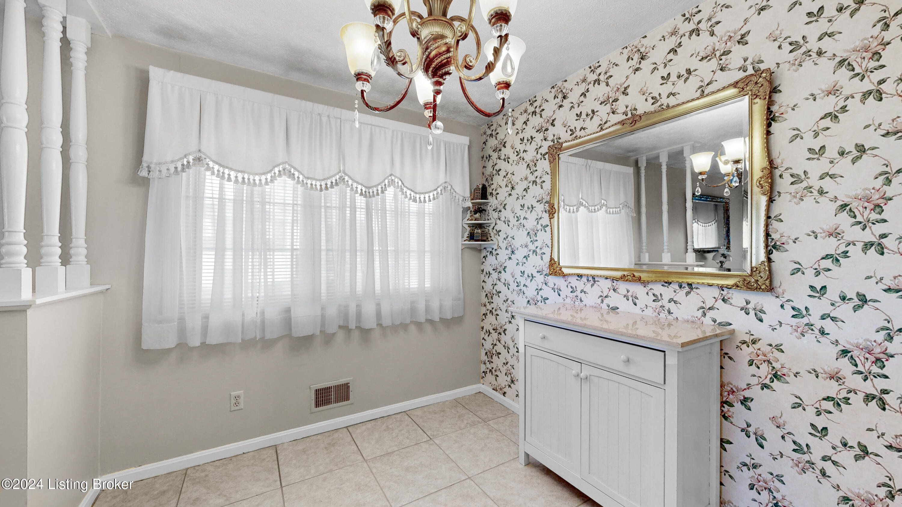 210 Ellis Ln