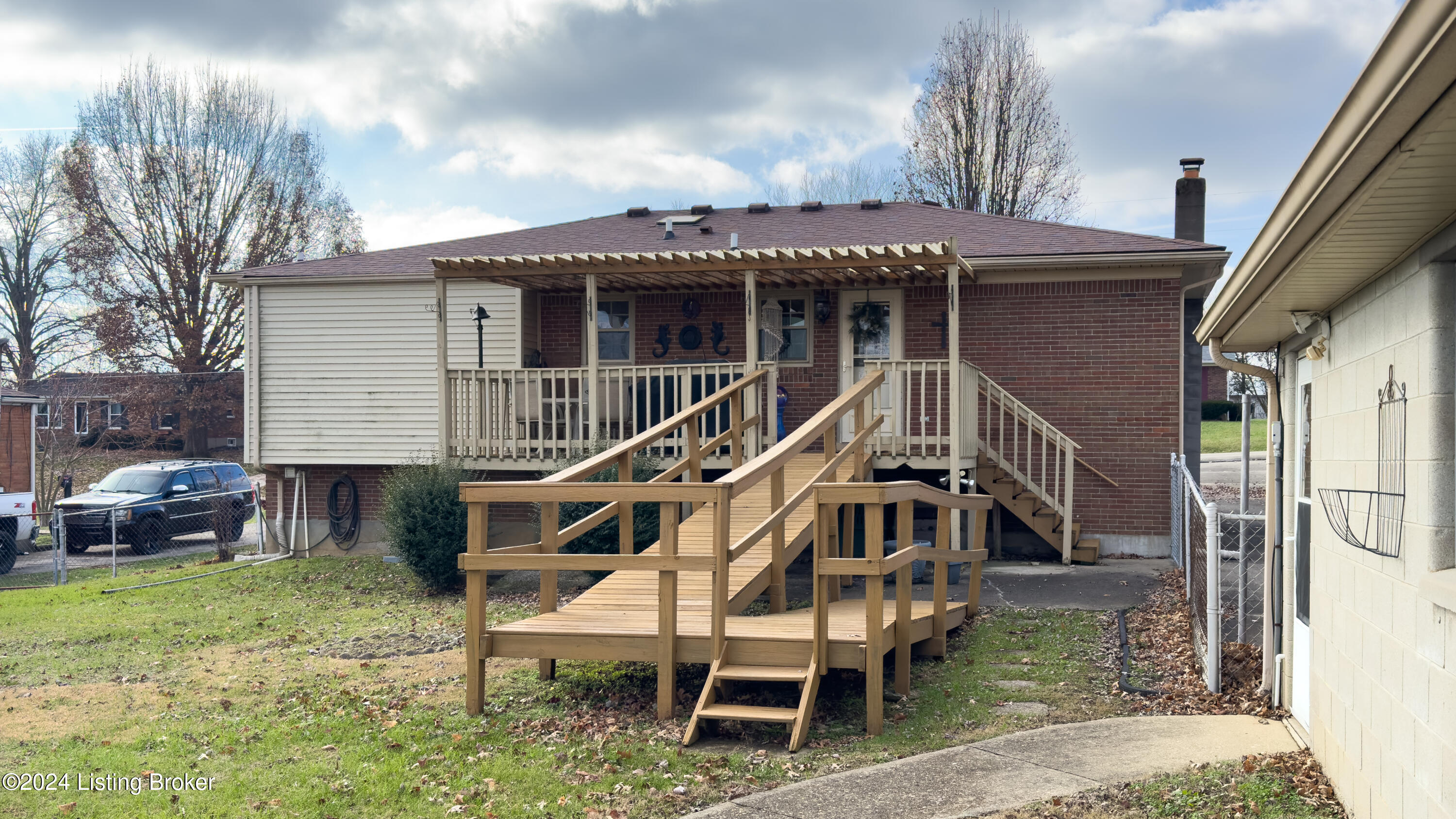 210 Ellis Ln