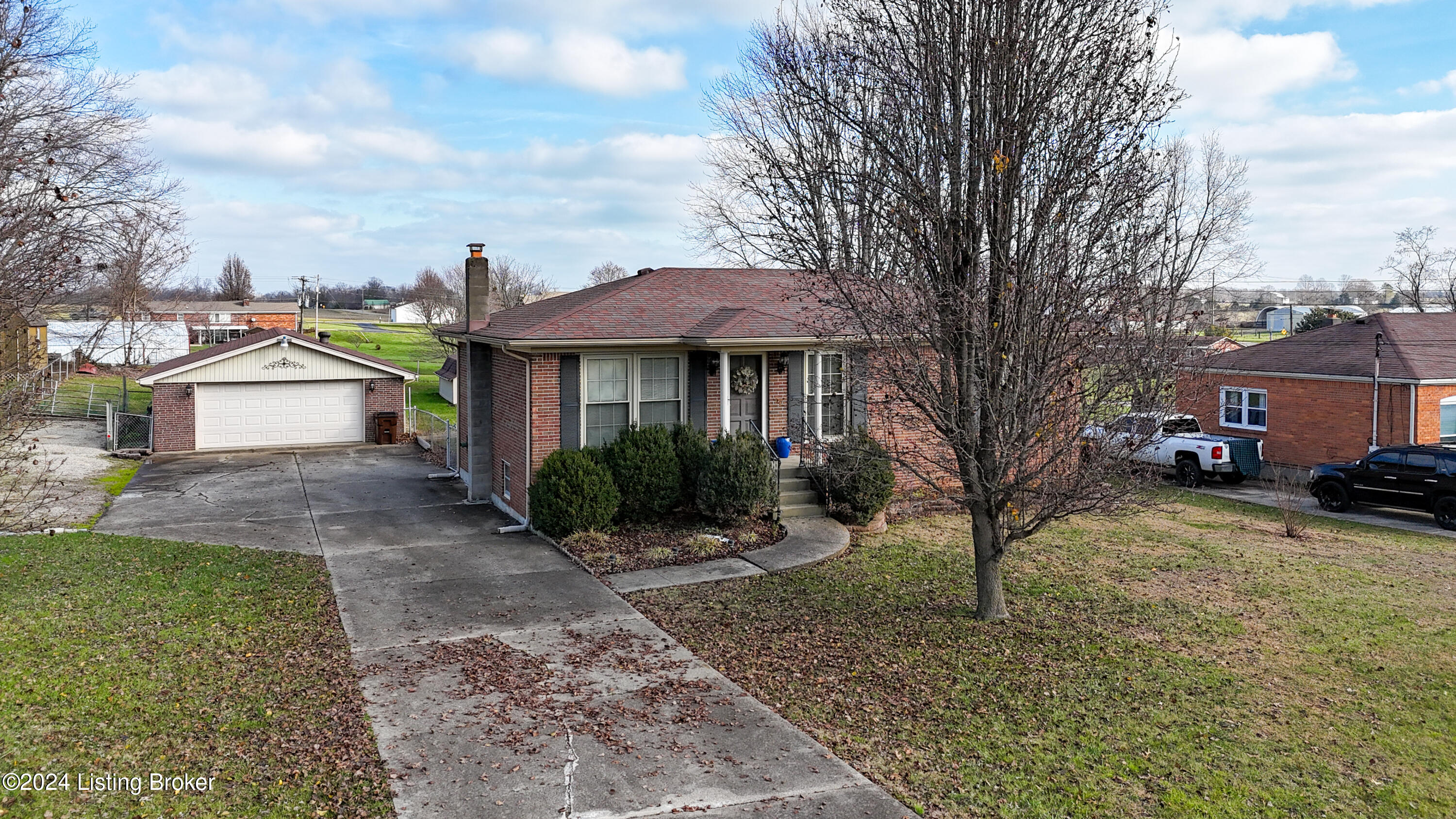 210 Ellis Ln