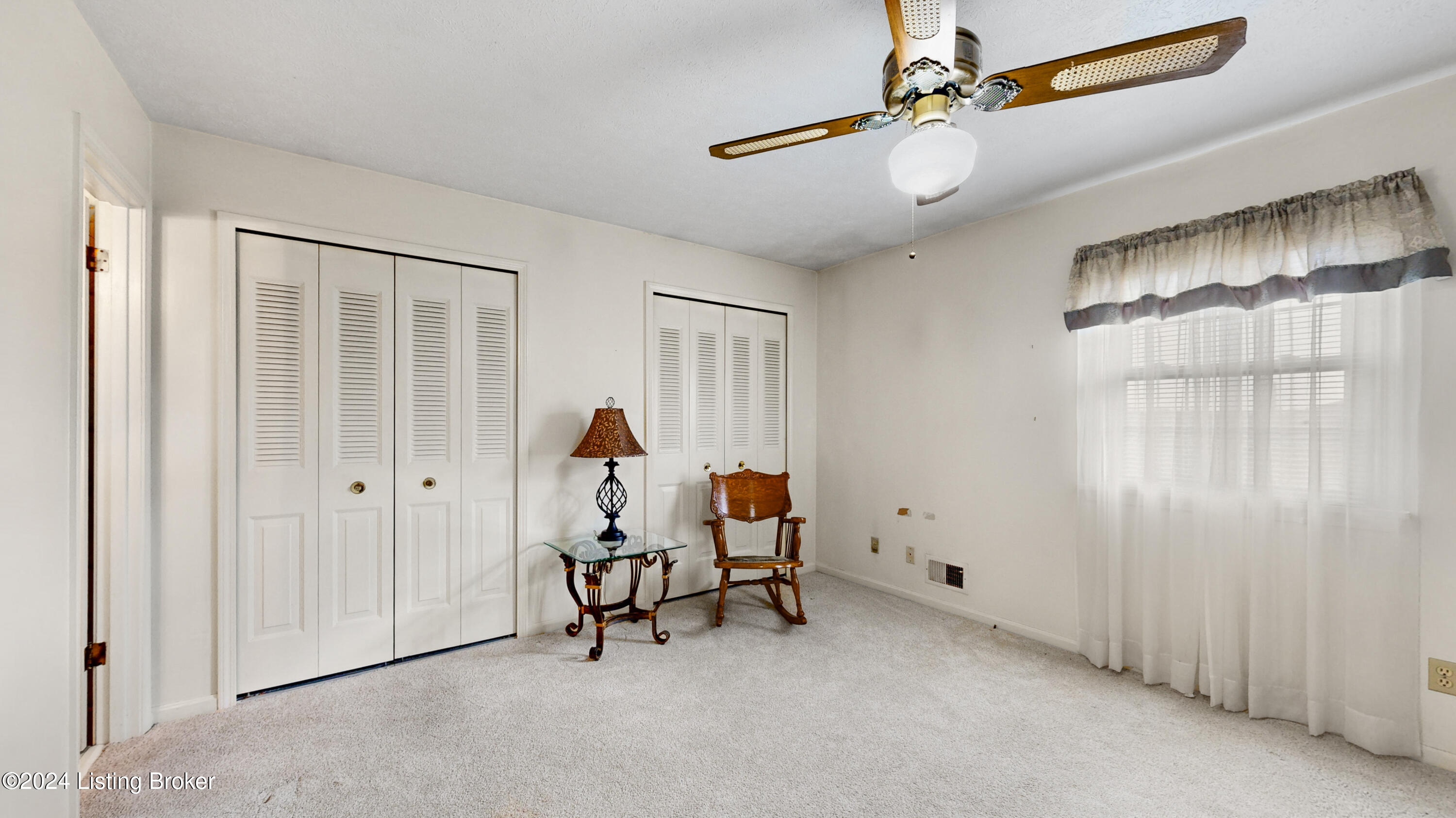 210 Ellis Ln