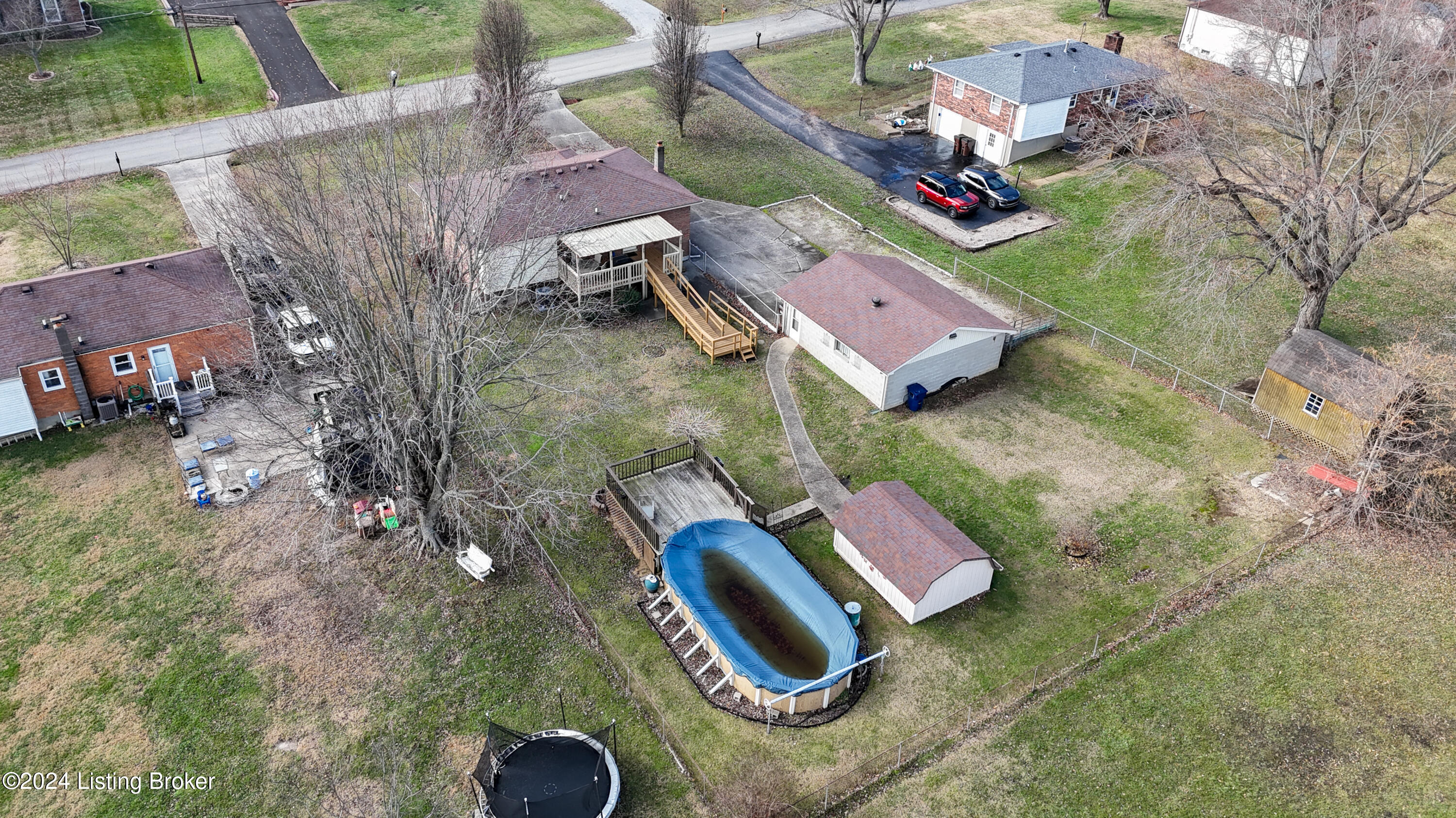 210 Ellis Ln