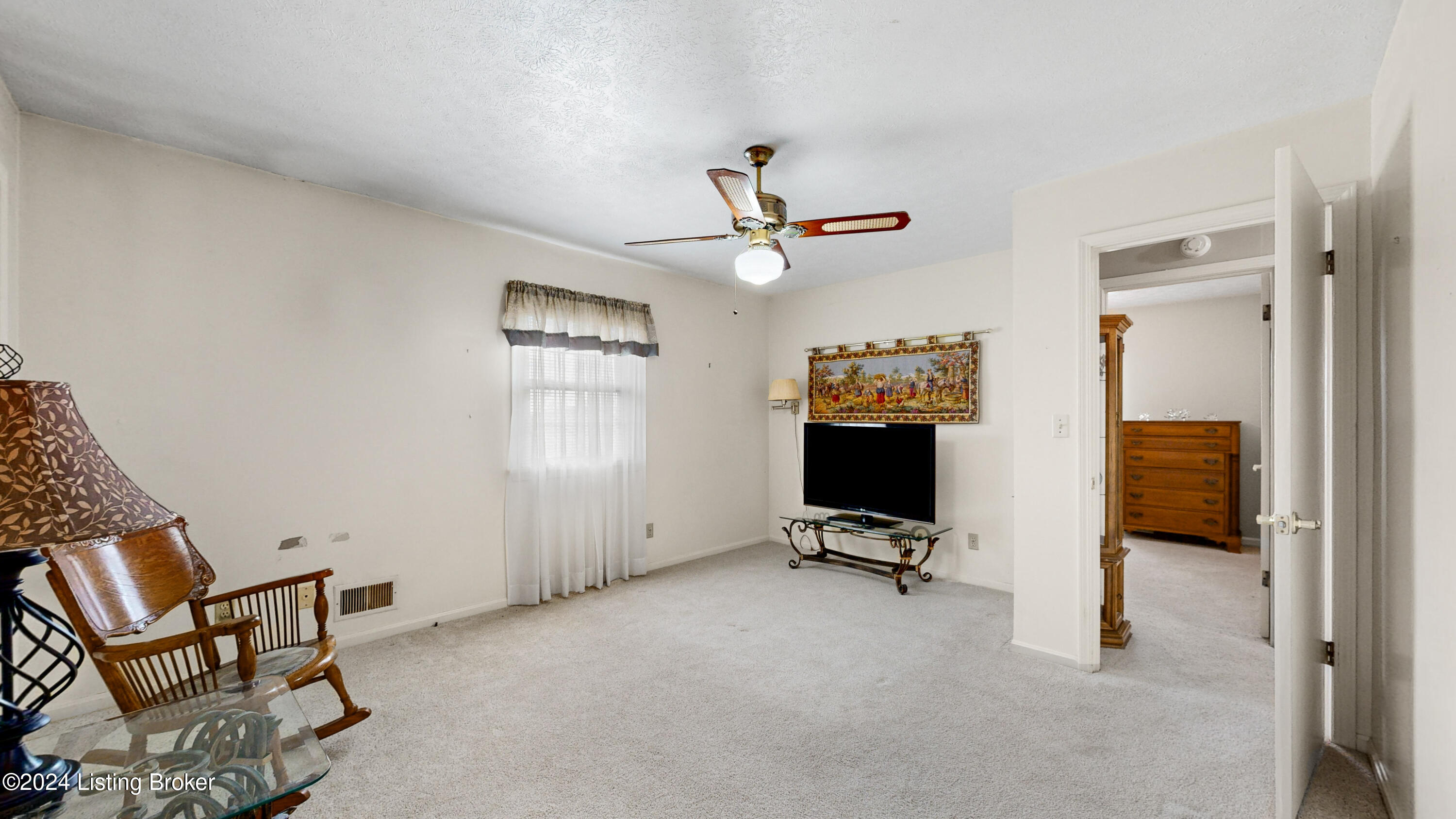 210 Ellis Ln