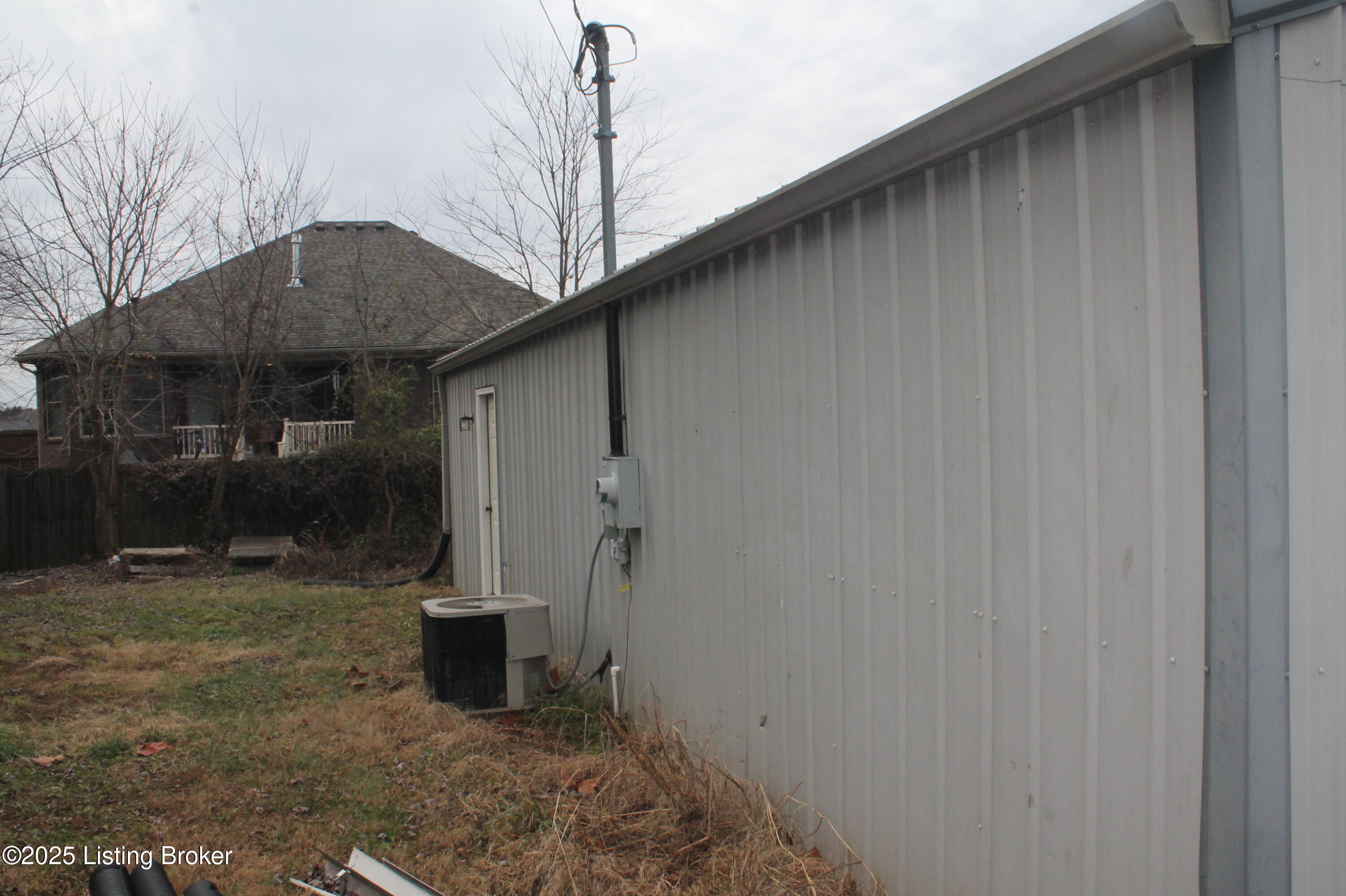 443 Lloyd Ln