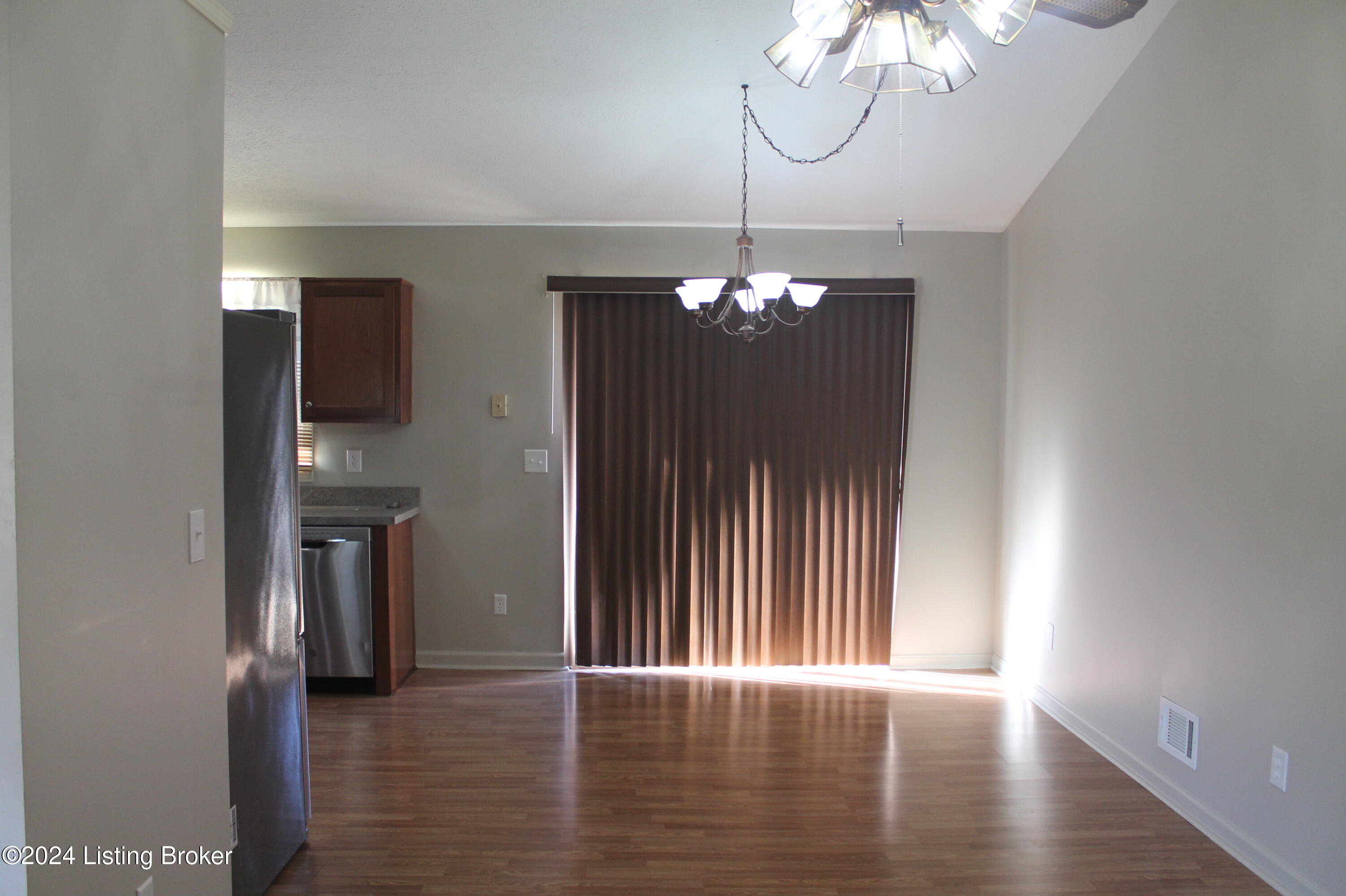 443 Lloyd Ln