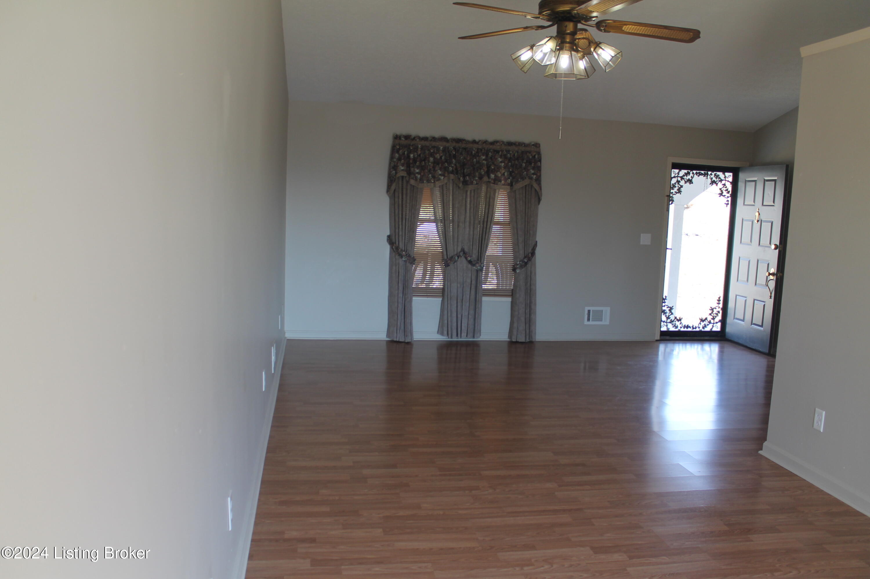 443 Lloyd Ln