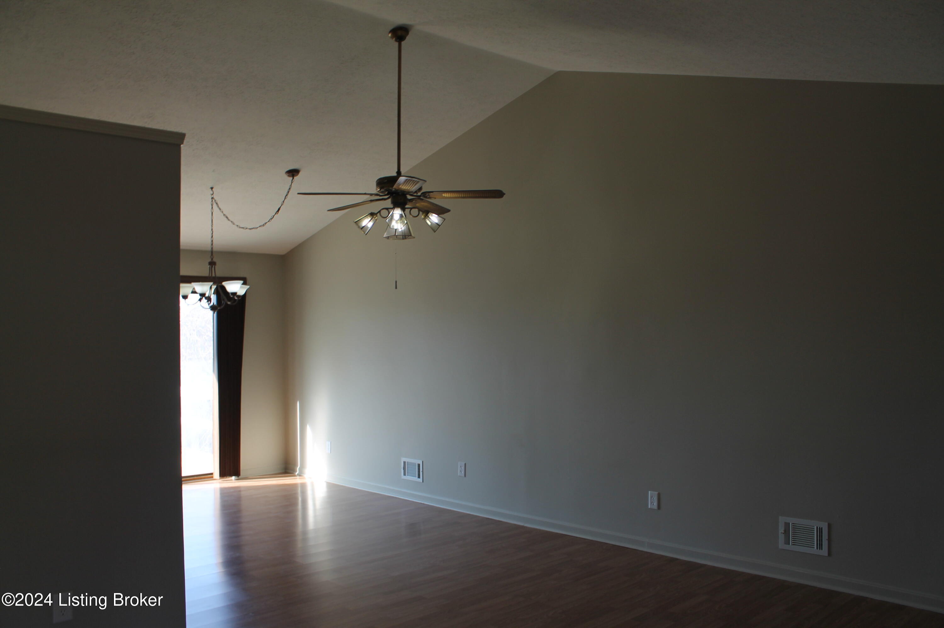 443 Lloyd Ln