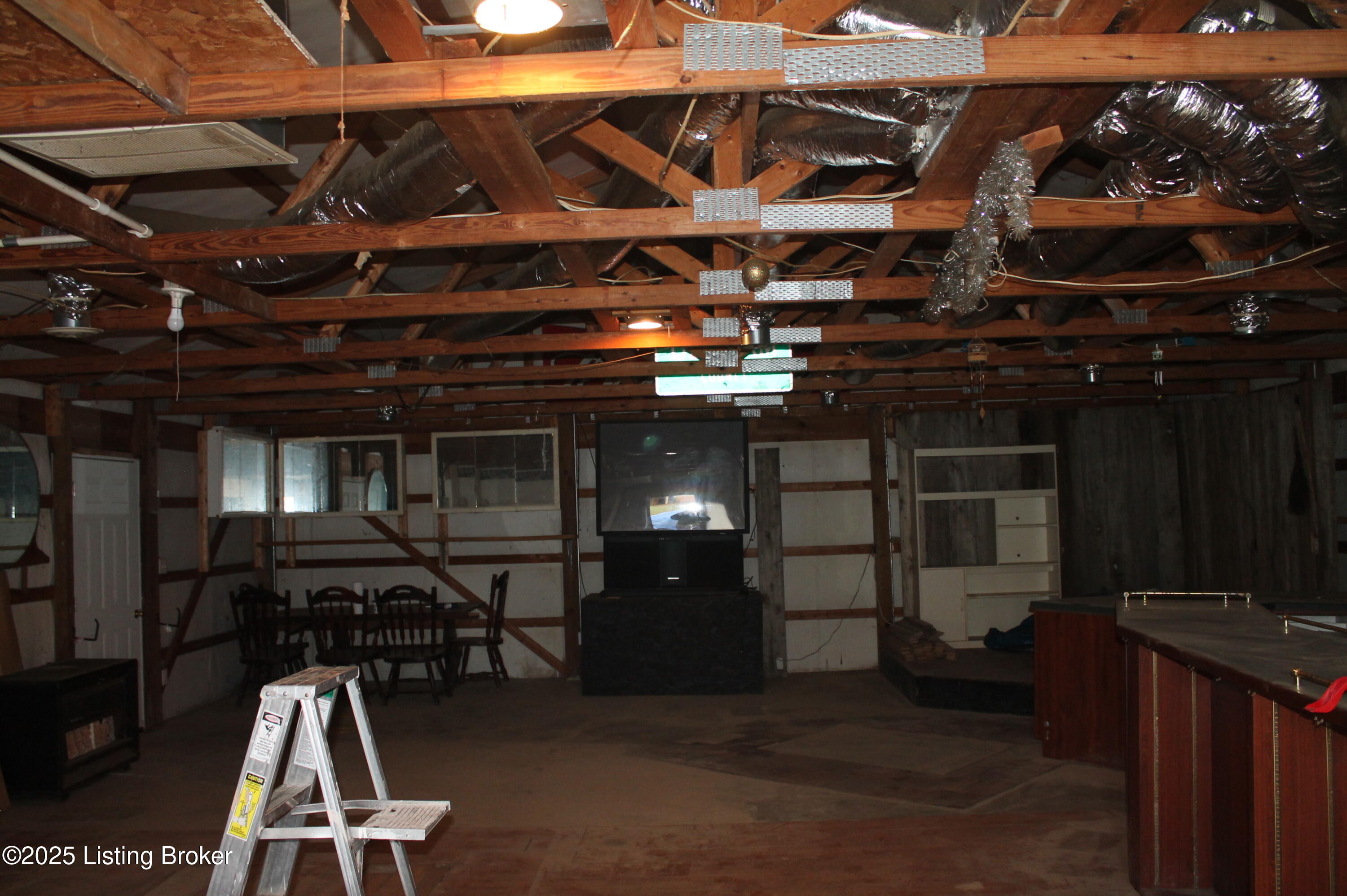 443 Lloyd Ln