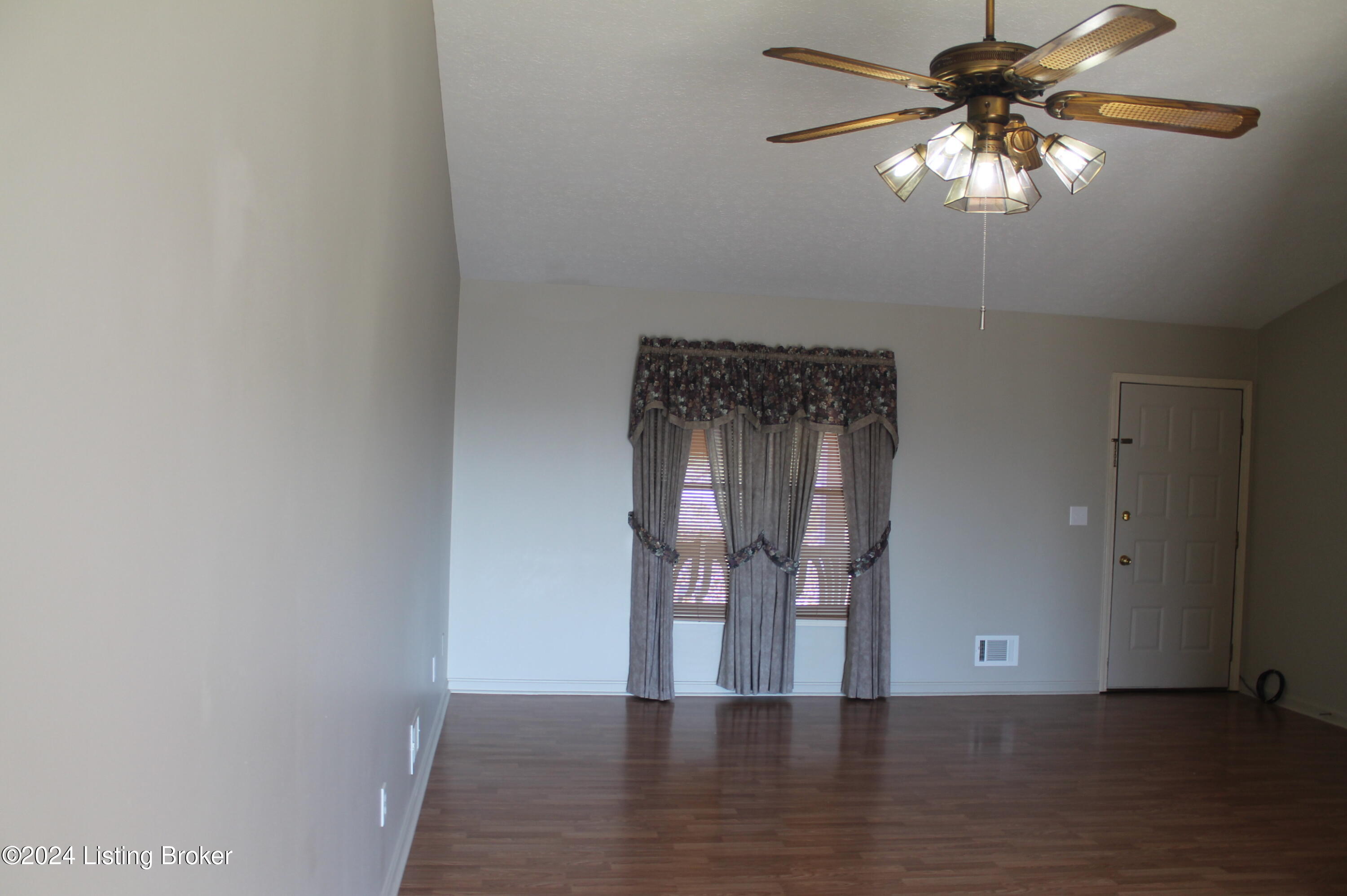 443 Lloyd Ln