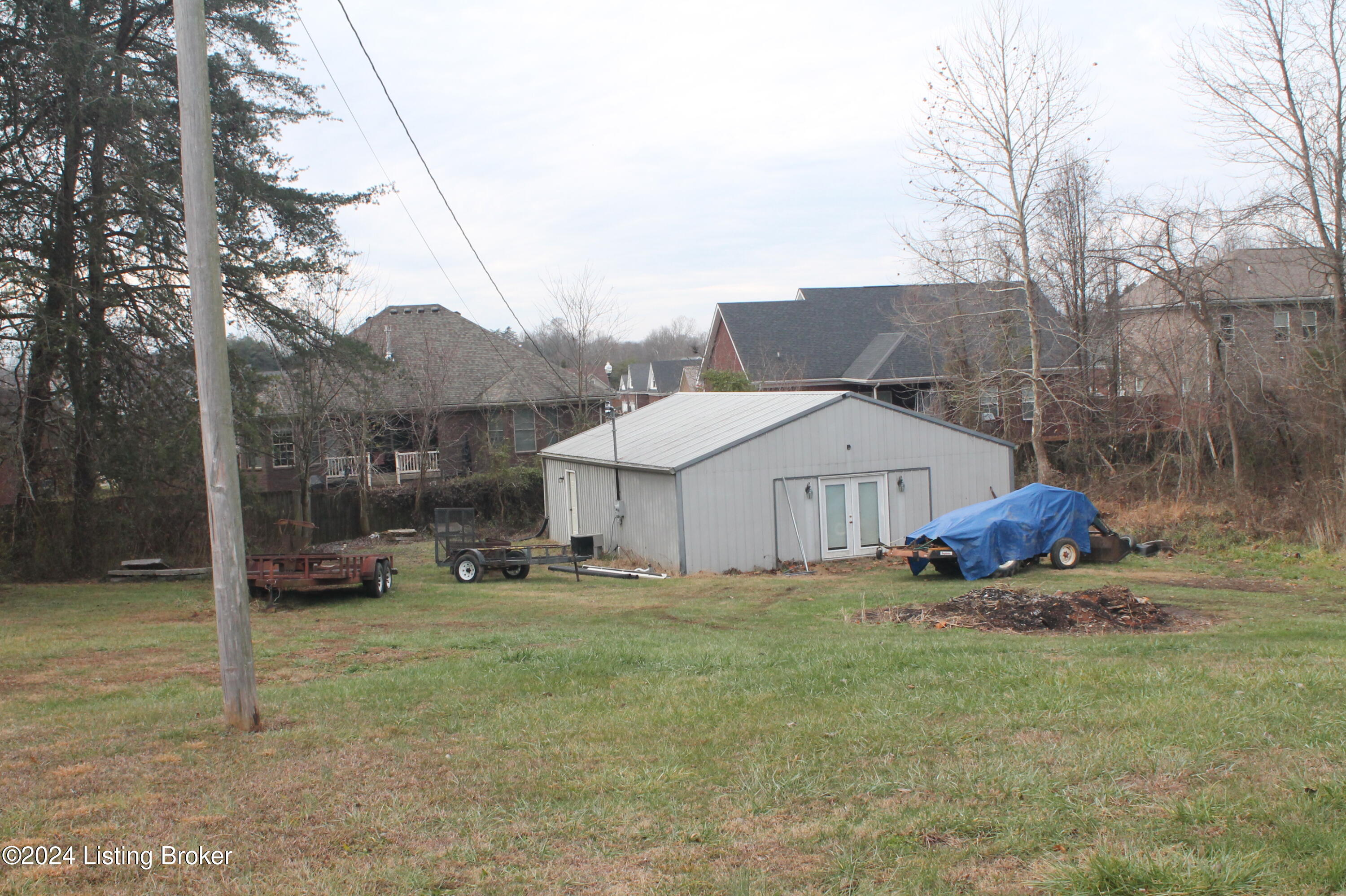 443 Lloyd Ln