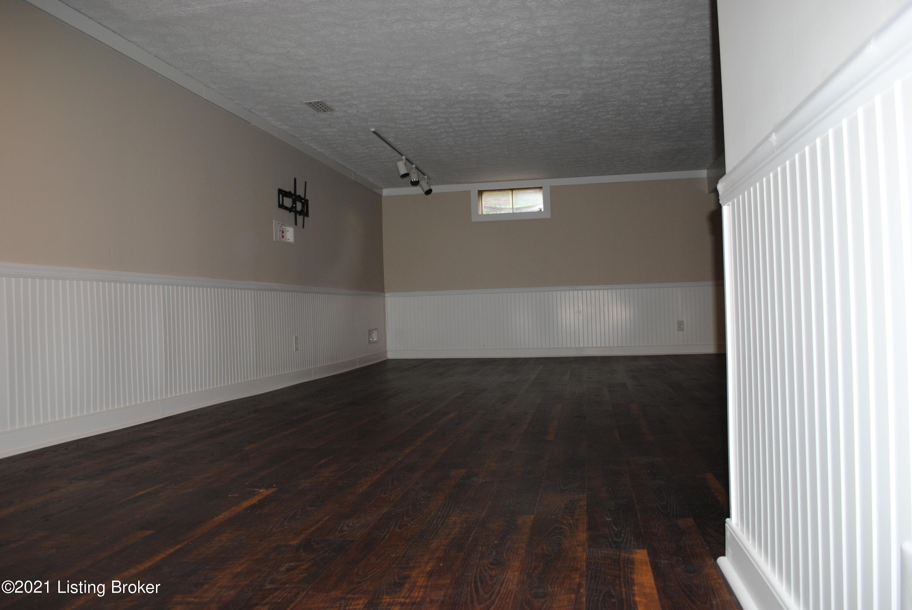 504 Falkirk Ct