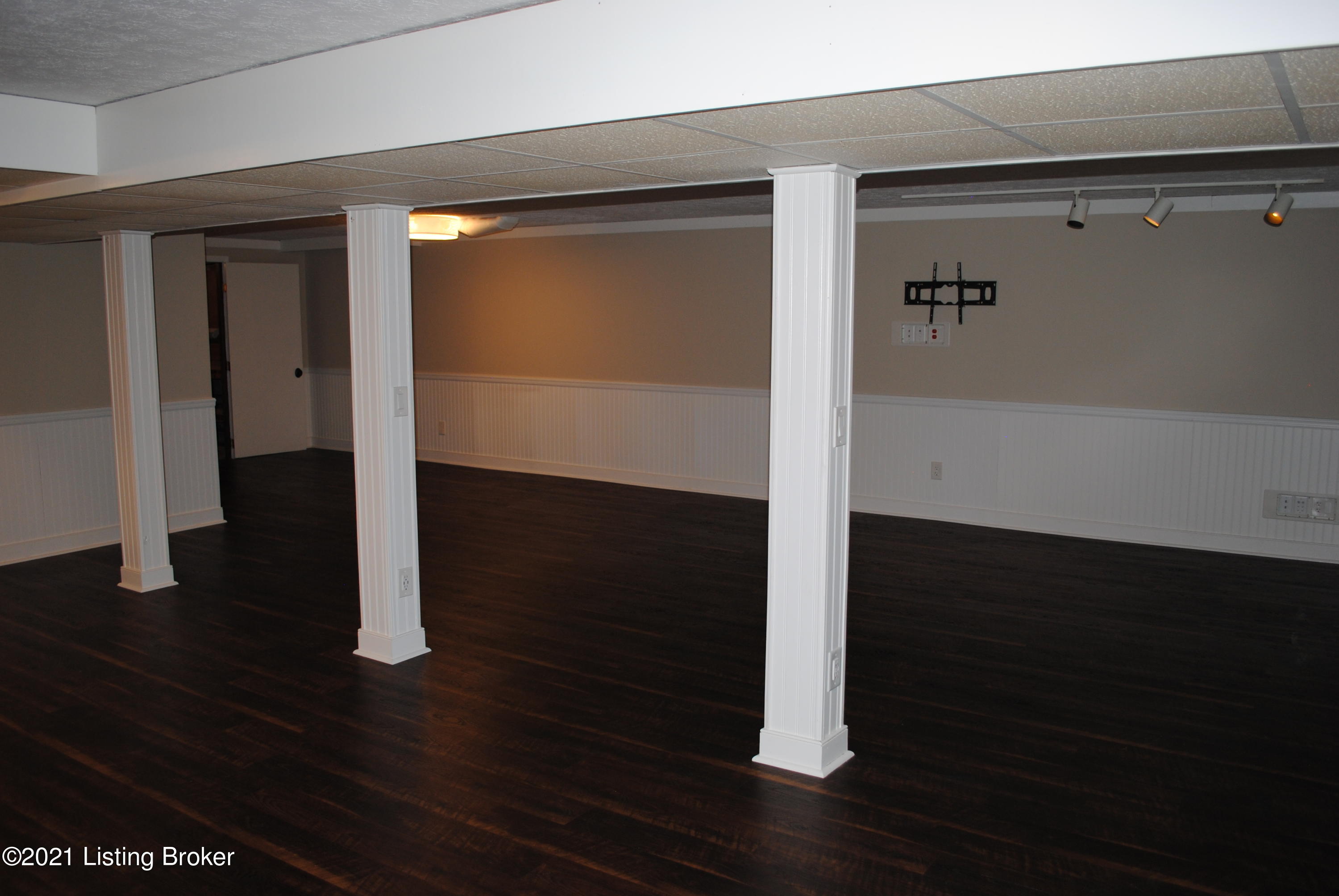 504 Falkirk Ct