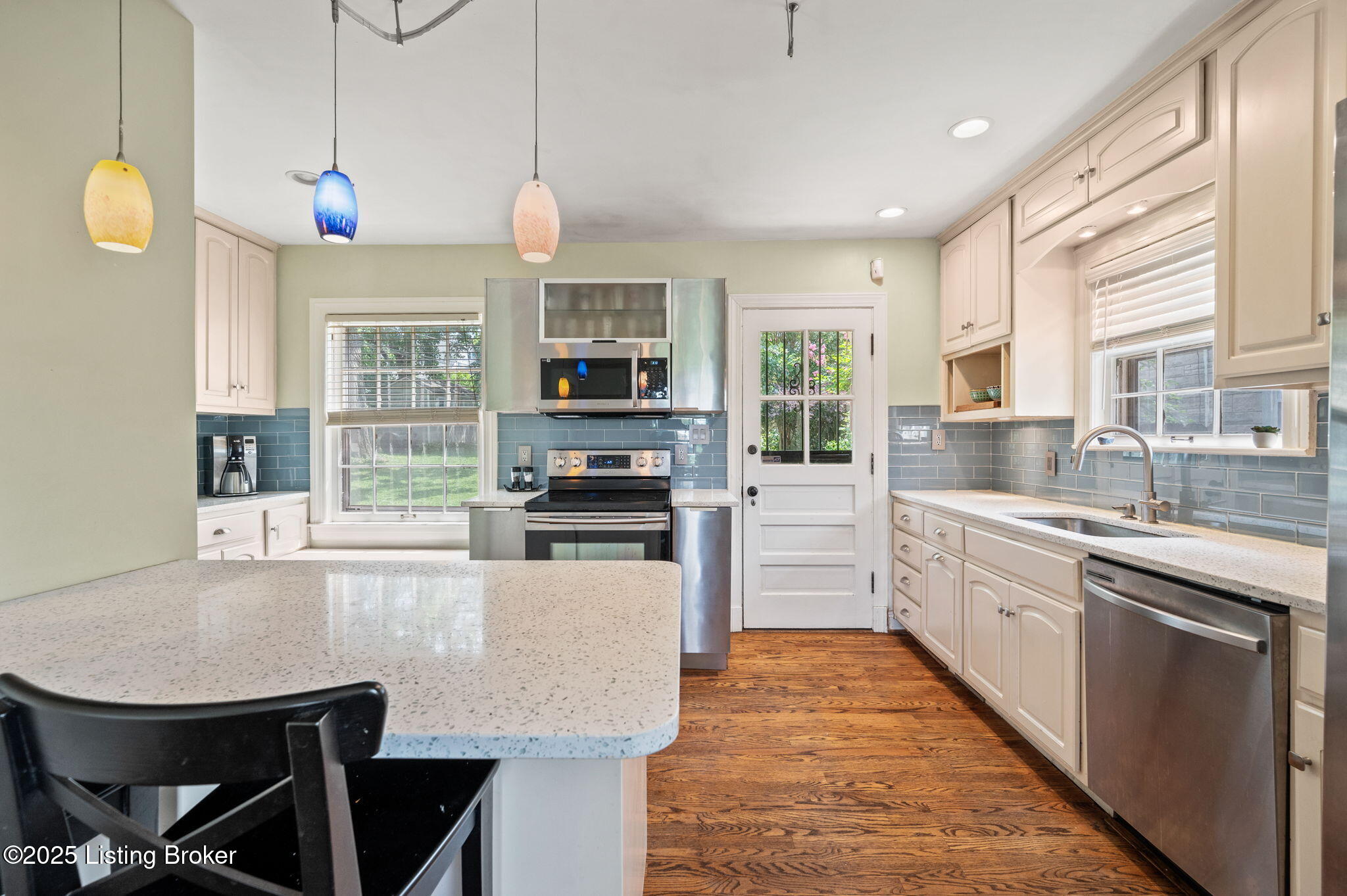 2424 Ashwood Dr