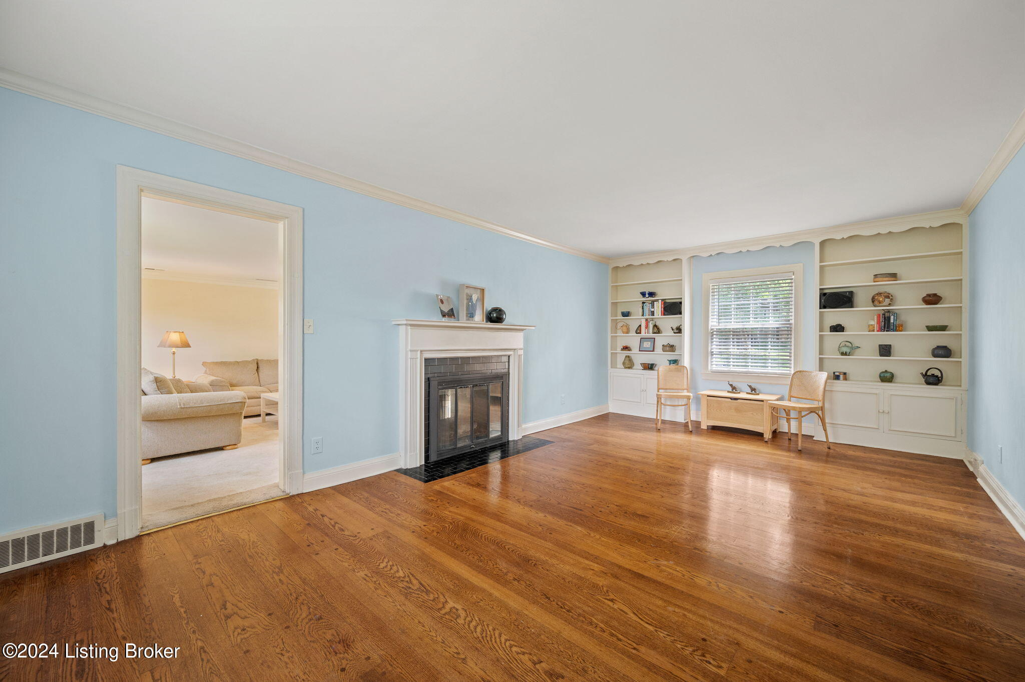 2424 Ashwood Dr