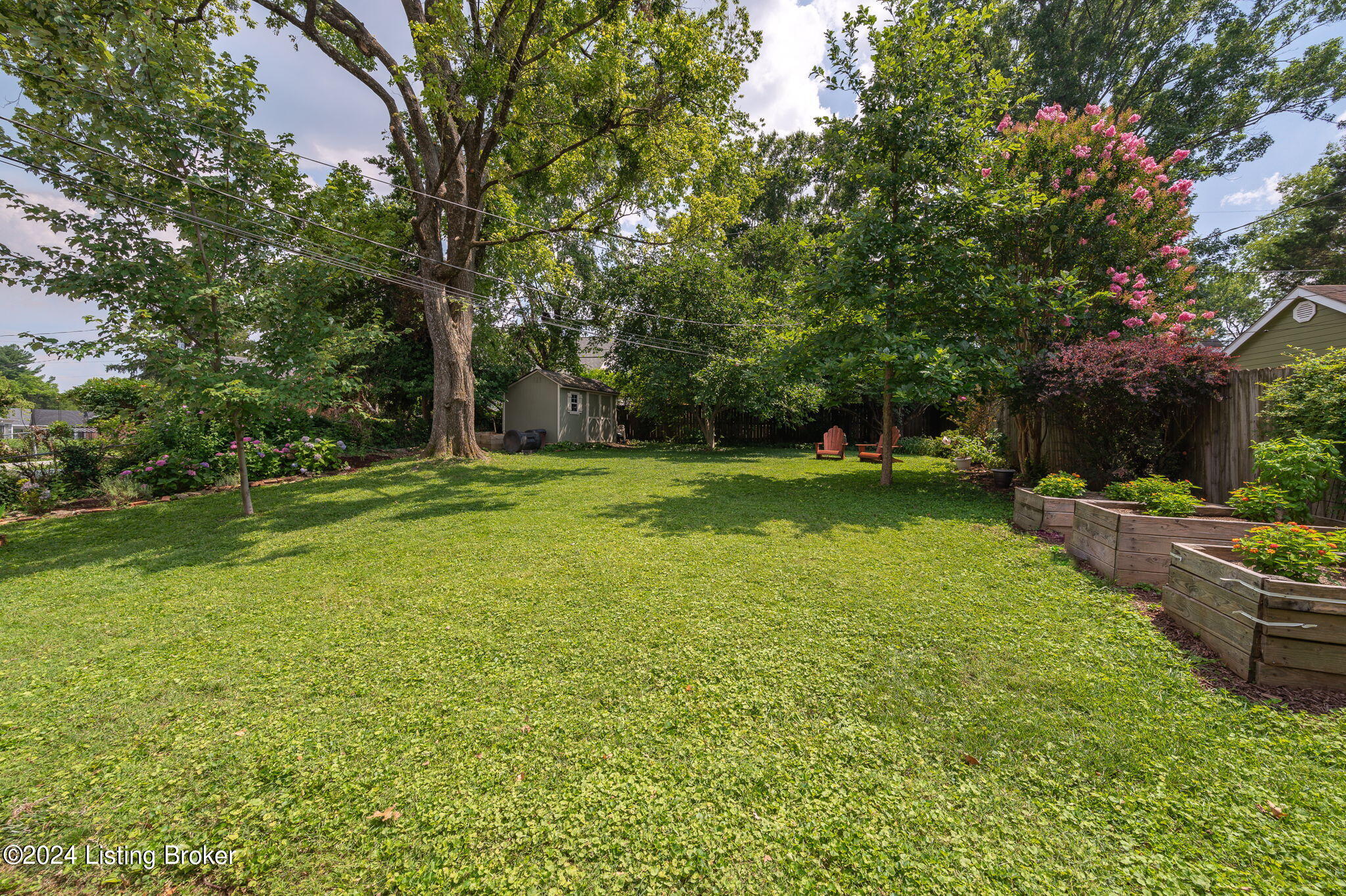2424 Ashwood Dr