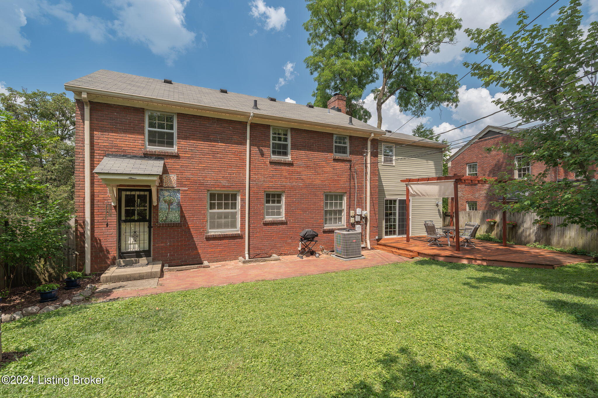 2424 Ashwood Dr