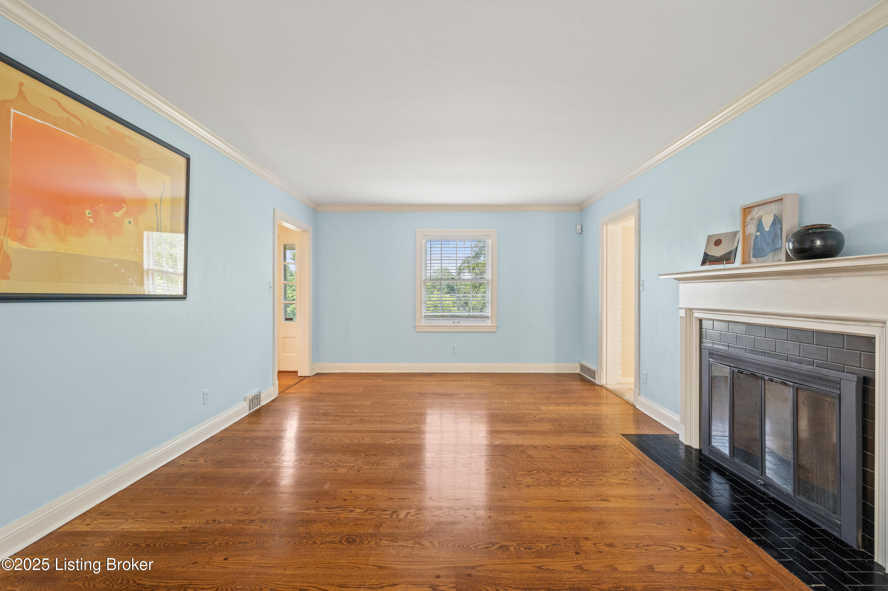 2424 Ashwood Dr