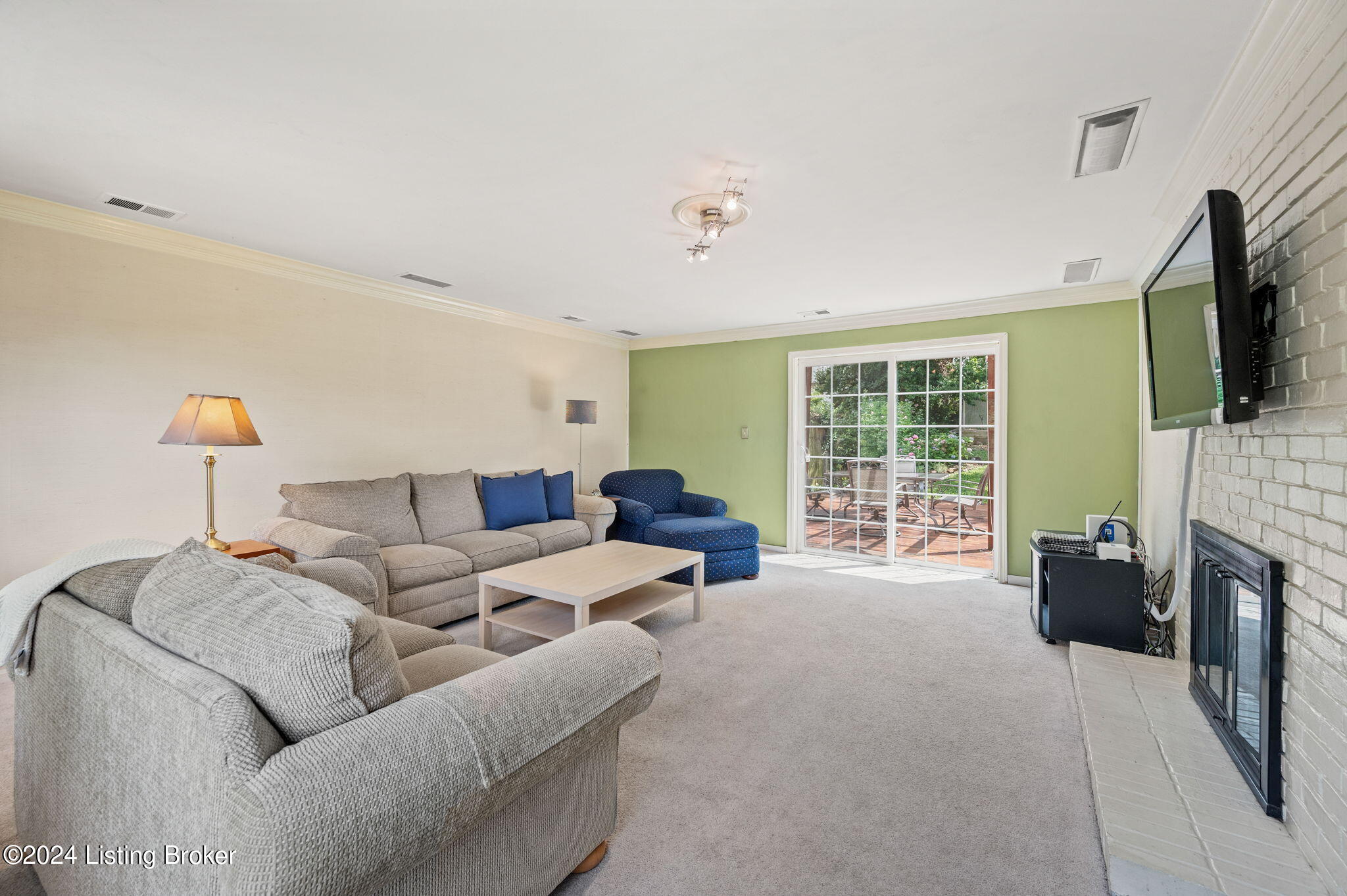 2424 Ashwood Dr