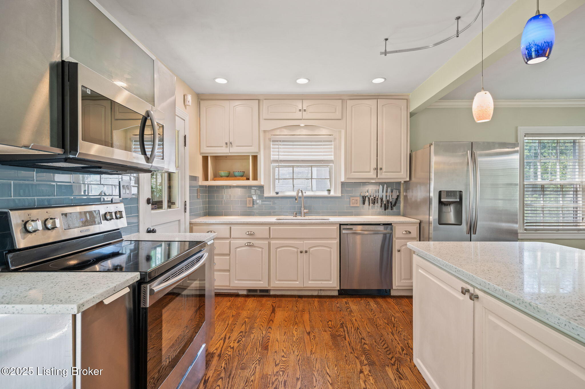 2424 Ashwood Dr