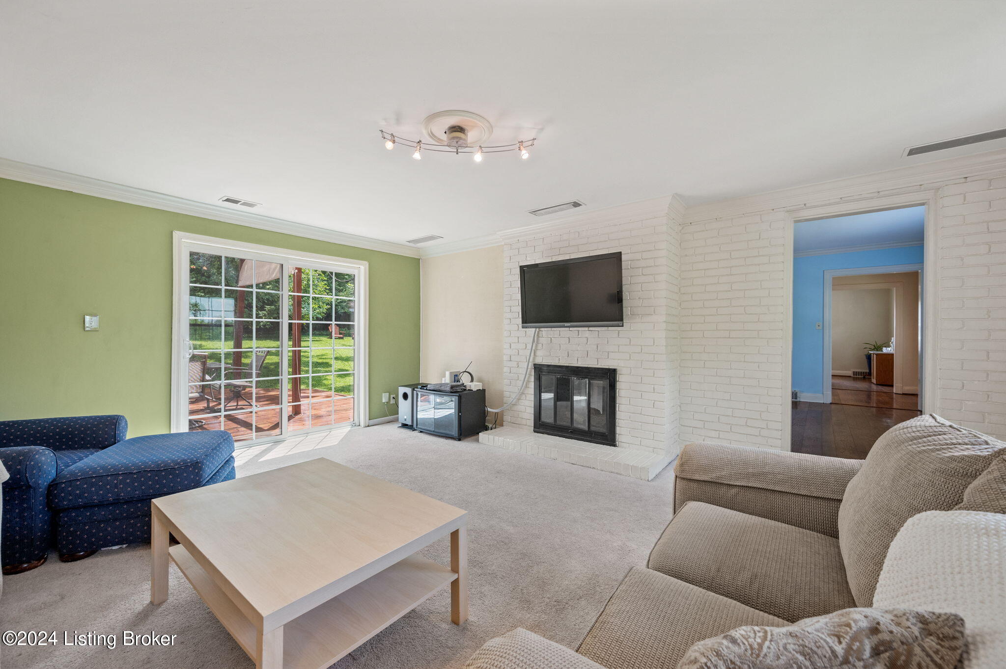 2424 Ashwood Dr