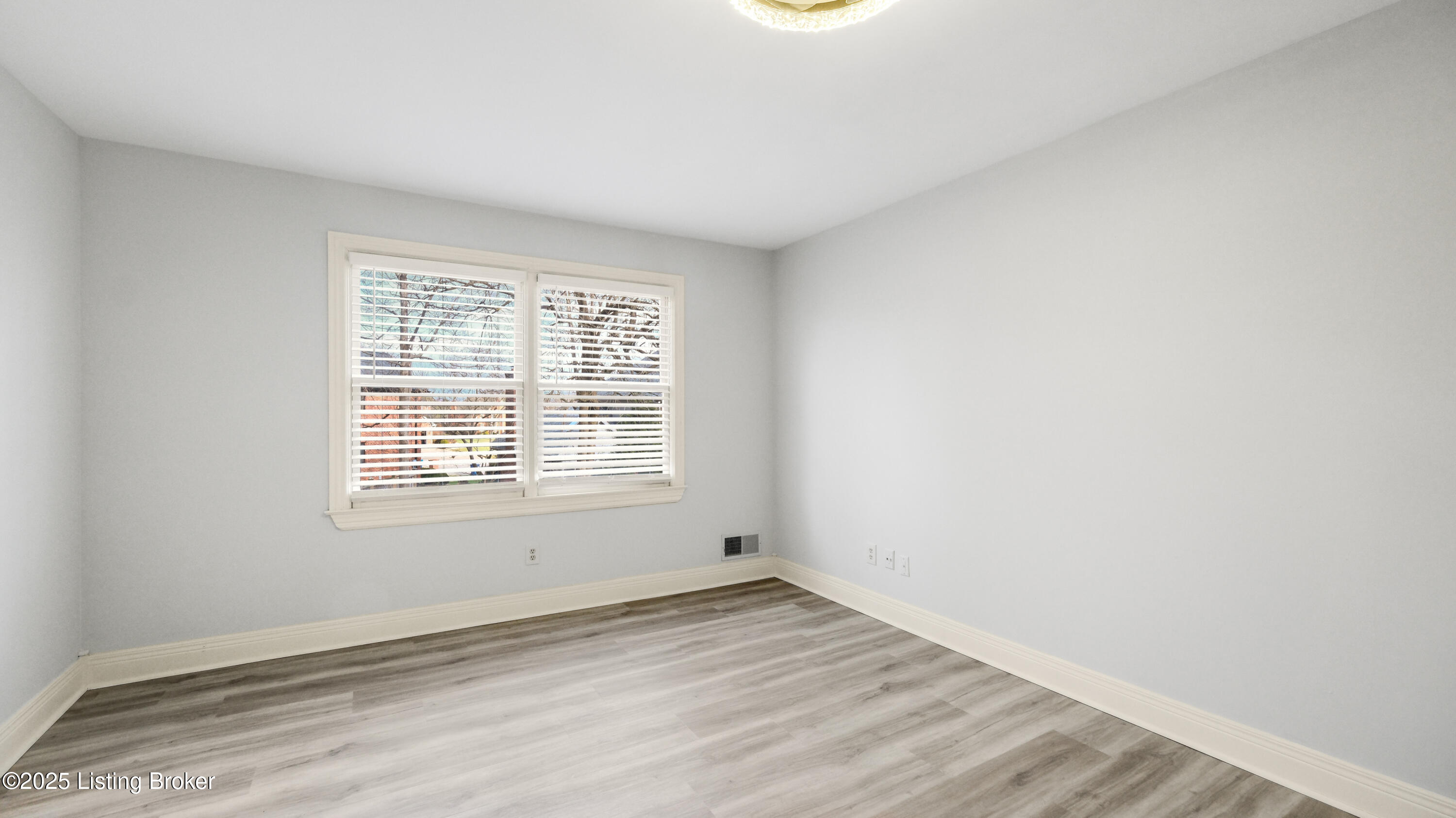 509 Edgeforest Pl